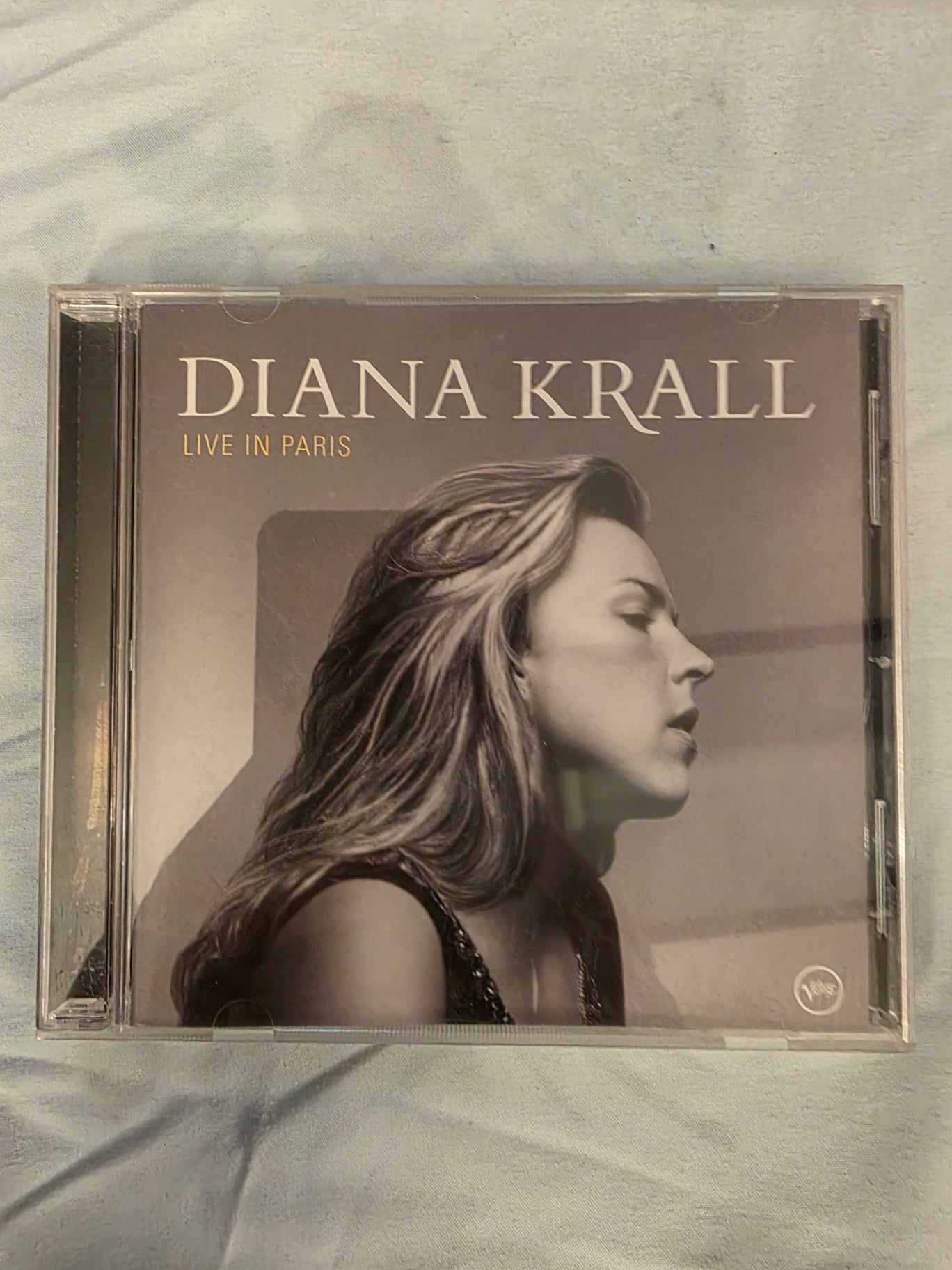 DIANA KRAWL, LIVE IN PARIS.