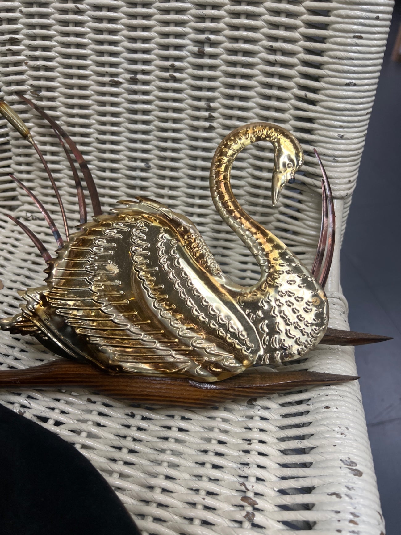 Metal swan