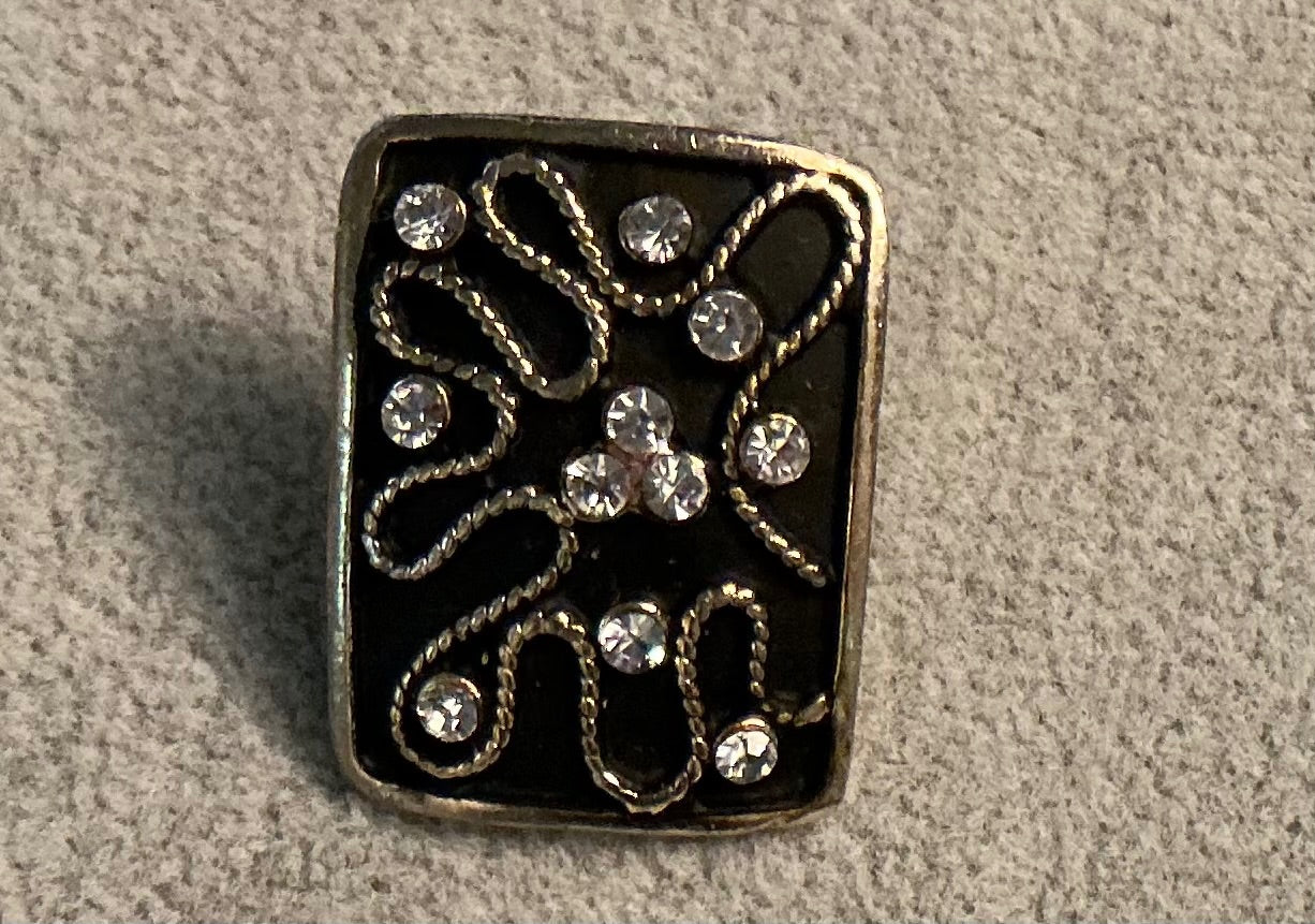 LAPEL PIN