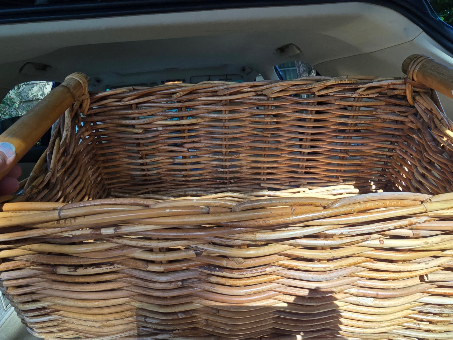 Wicker basket wood handles