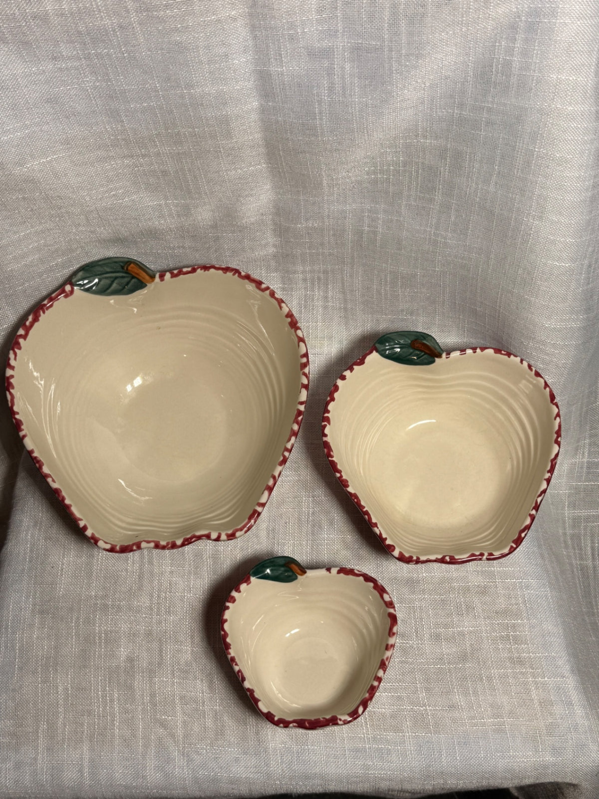 Set of 3 Ceramic Apple Shaped Nesting Bowls | Red Spongeware Country Kitchen Decor