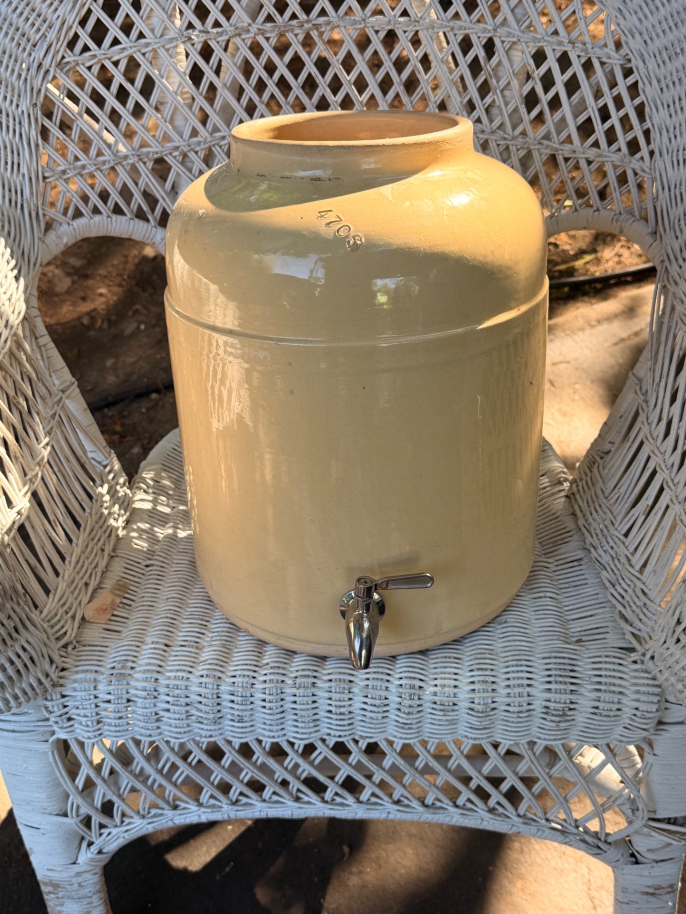 Vintage Style Porcelain Water Crock Dispenser with Spigot (470S)