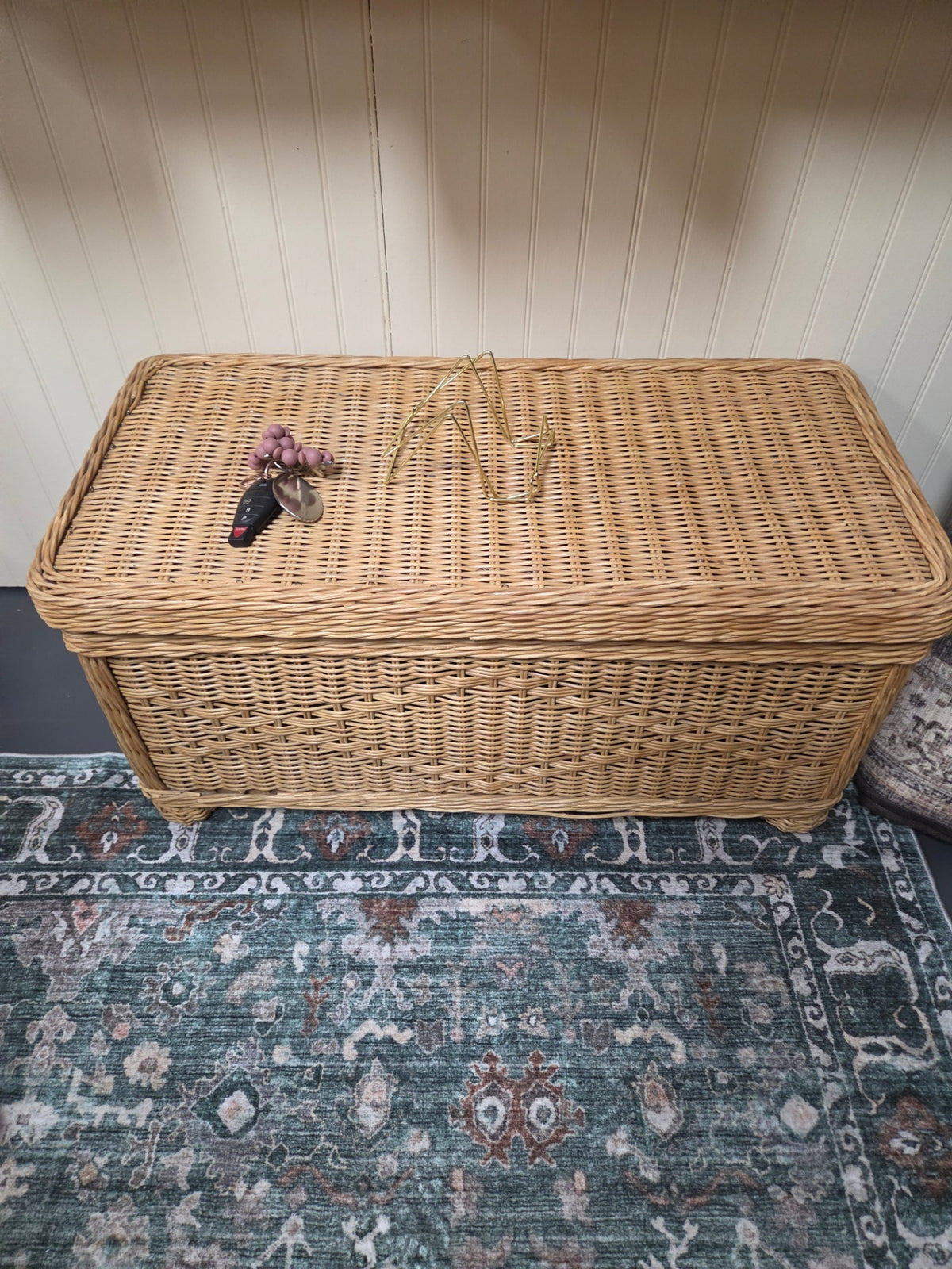 Whicker chest