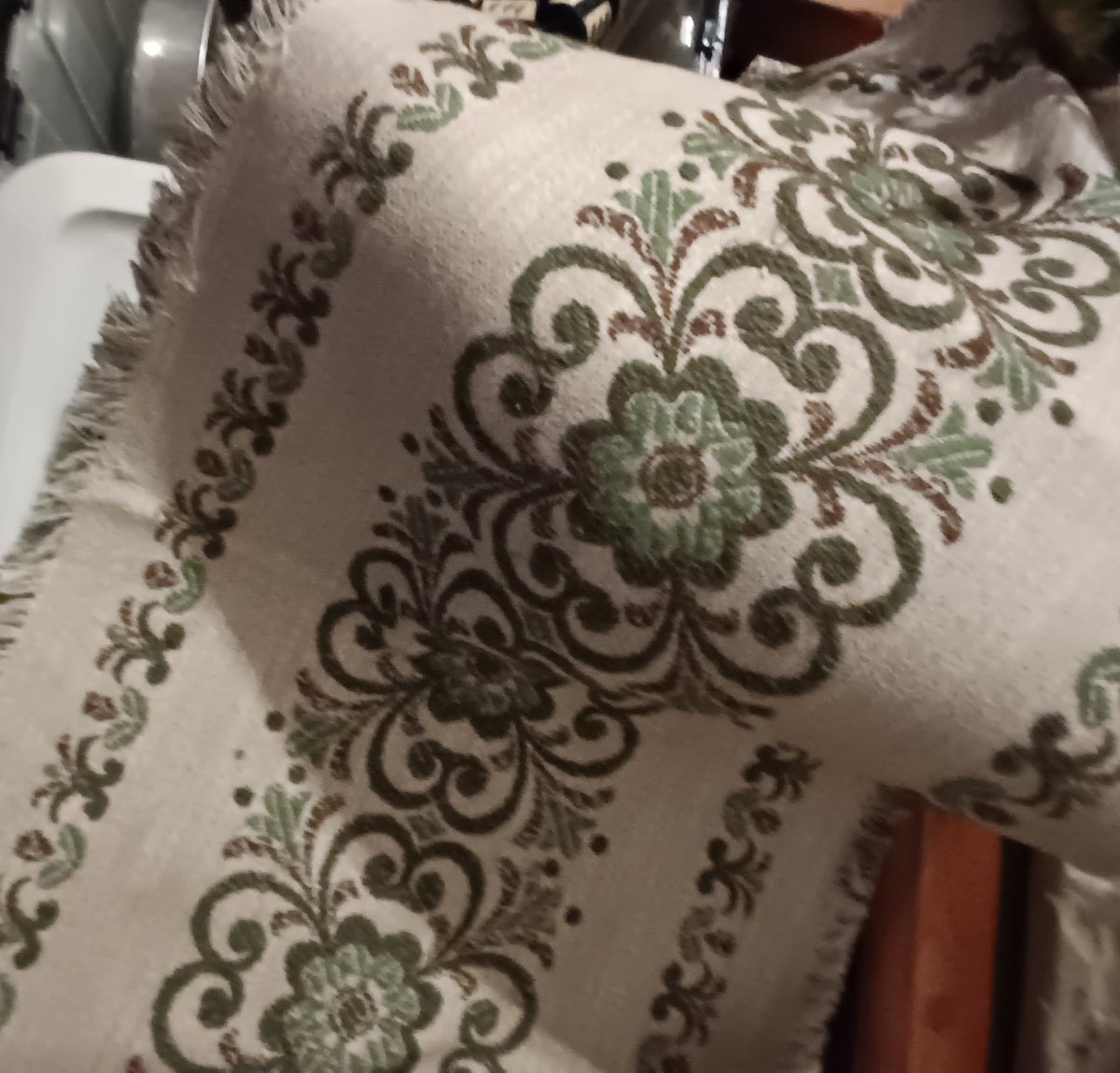Green & Beige Table Runner -15" × 40"