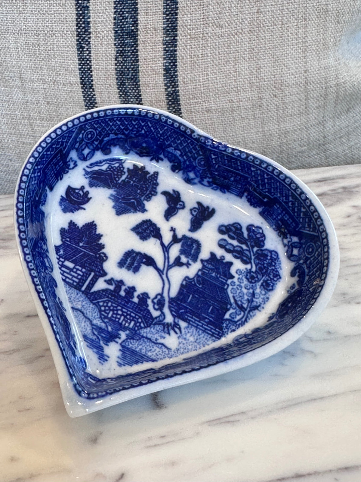 Blue Willow heart-shaped trinket dish