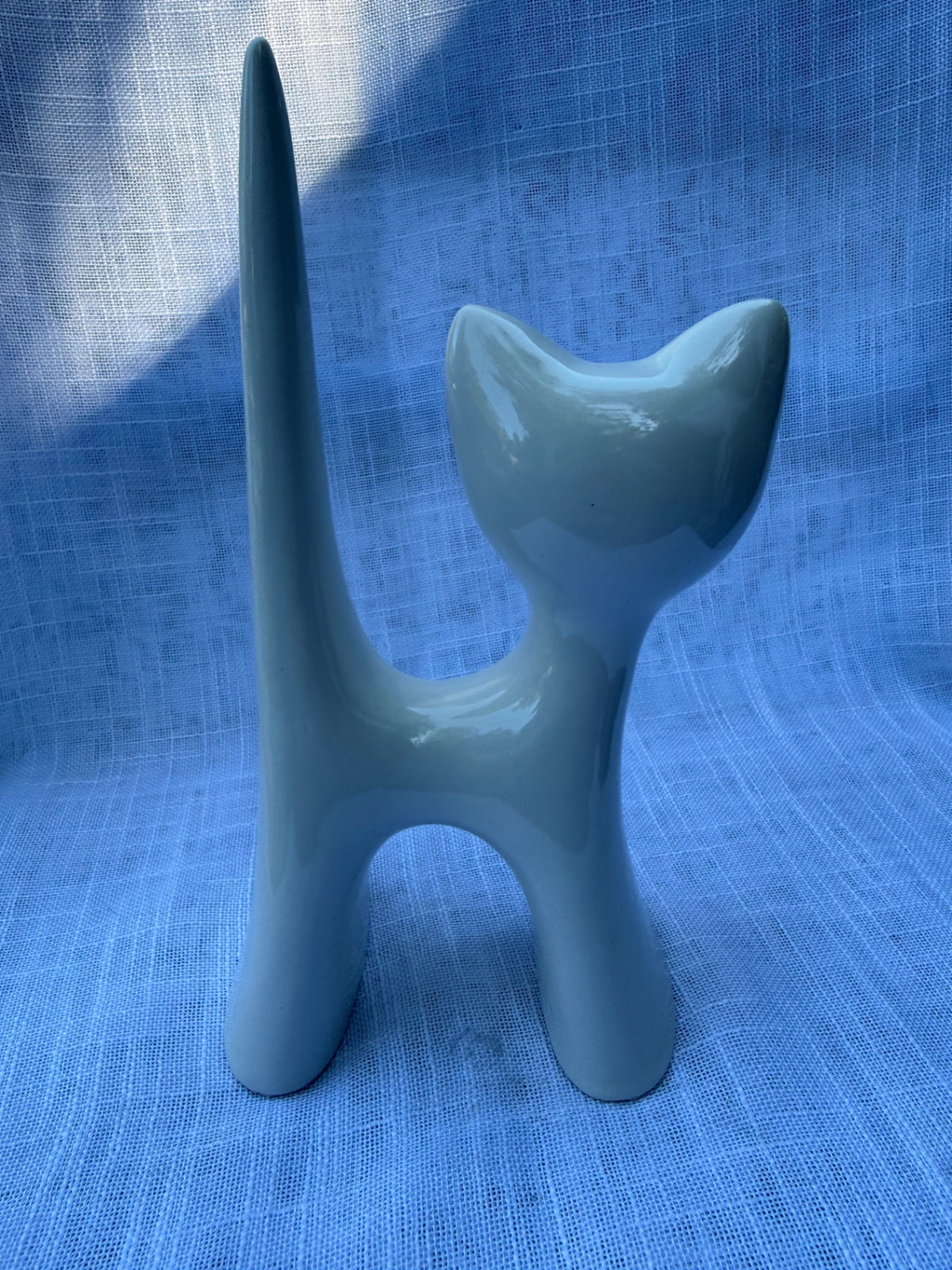 Minimalist Mid-Century Style Ceramic Cat Figurine | Sleek High-Gloss Retro Feline Decor