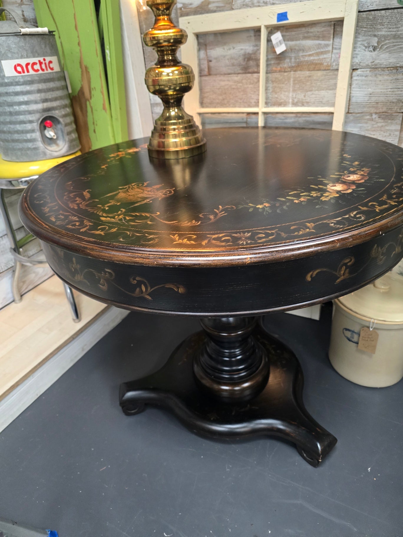 Round black table