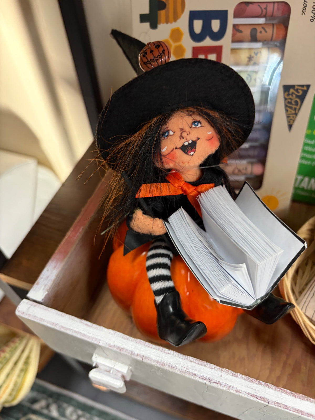 Annals Witch Kid w/Pumpkin