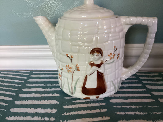 Vintage porcelier ceramic teapot