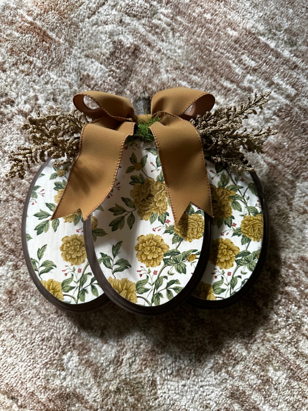 Small wood pumpkin wall hanging