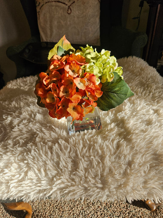 Glass Vase/3 Hydrangeas