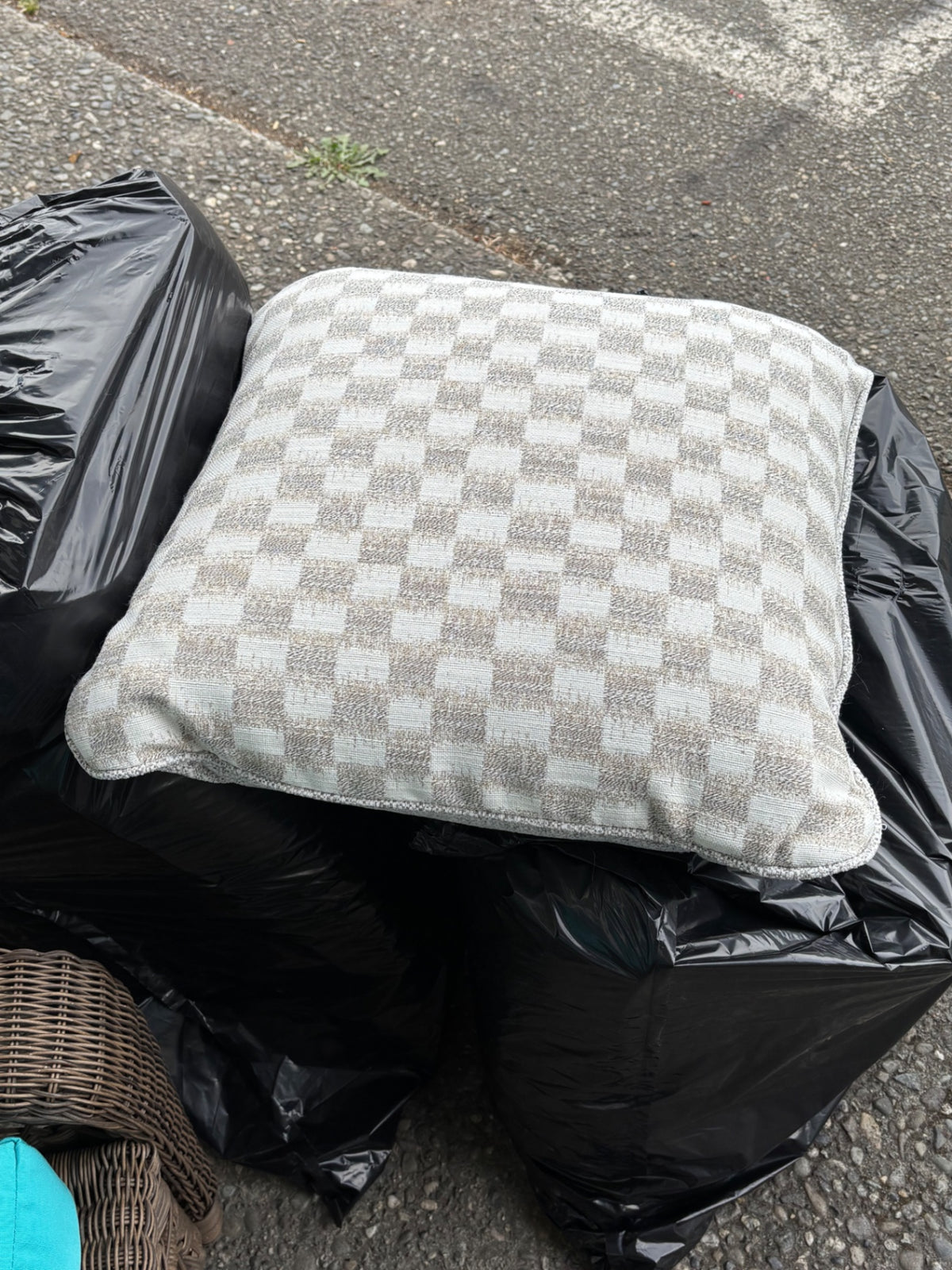 3 pillows/bag