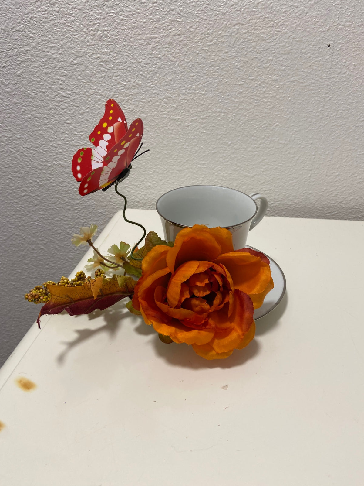 Teacup fall with orange rose