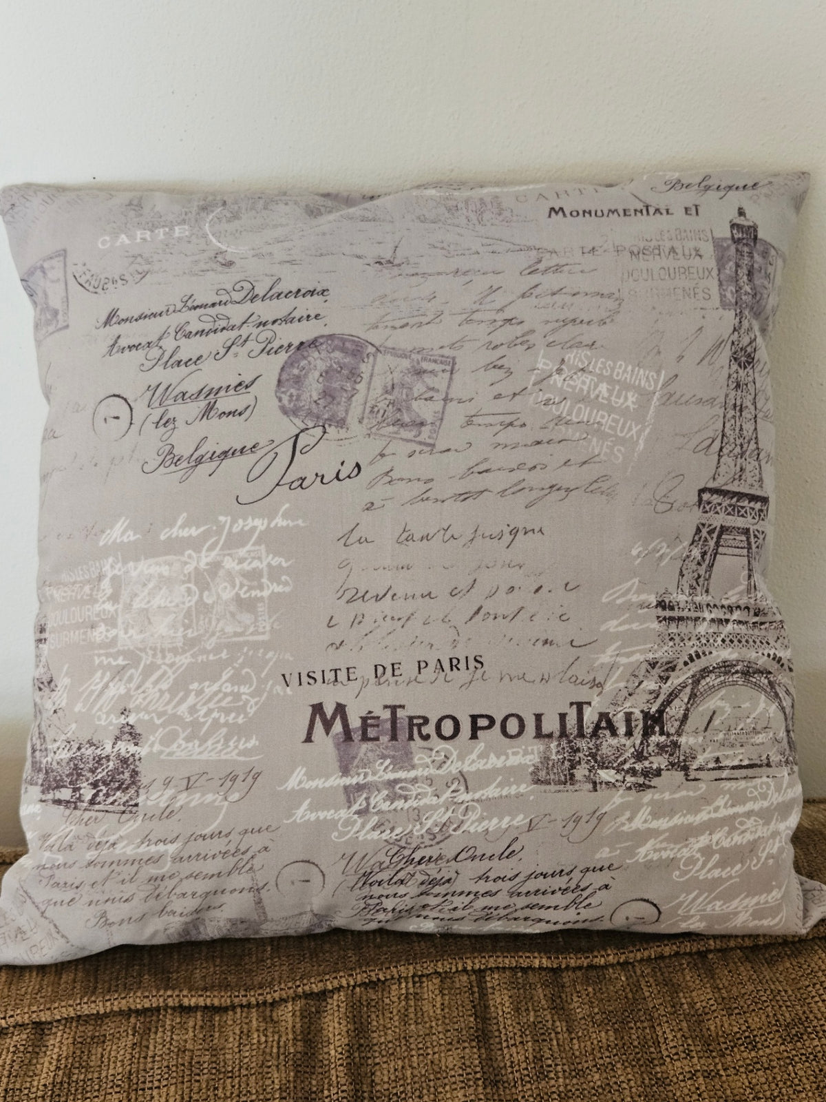 Gray pillow w/script design 13x13 inch