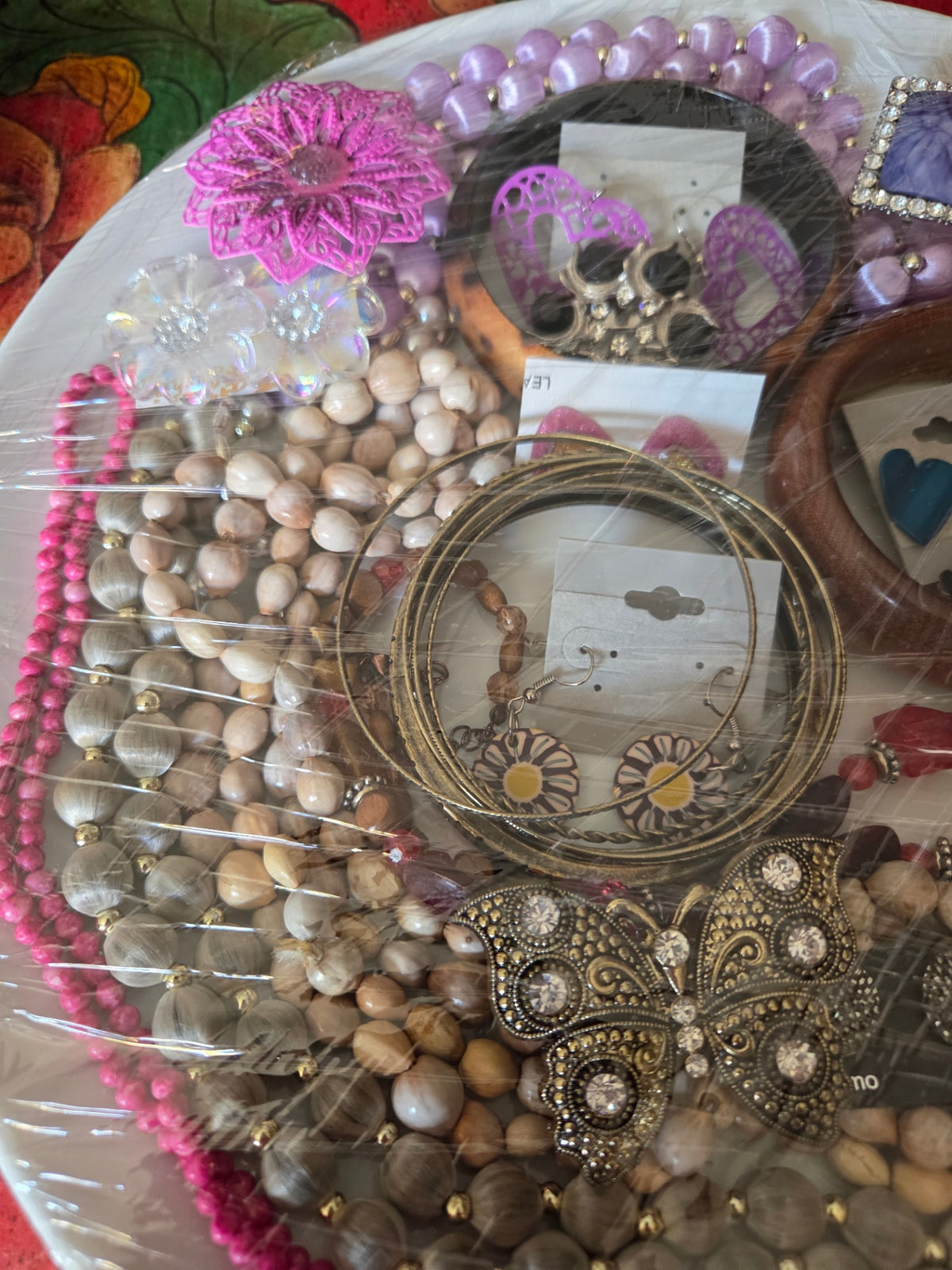 Plate of jewelry 