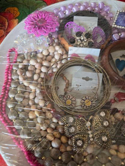 Plate of jewelry 
