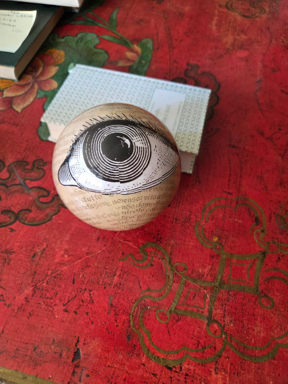An eye