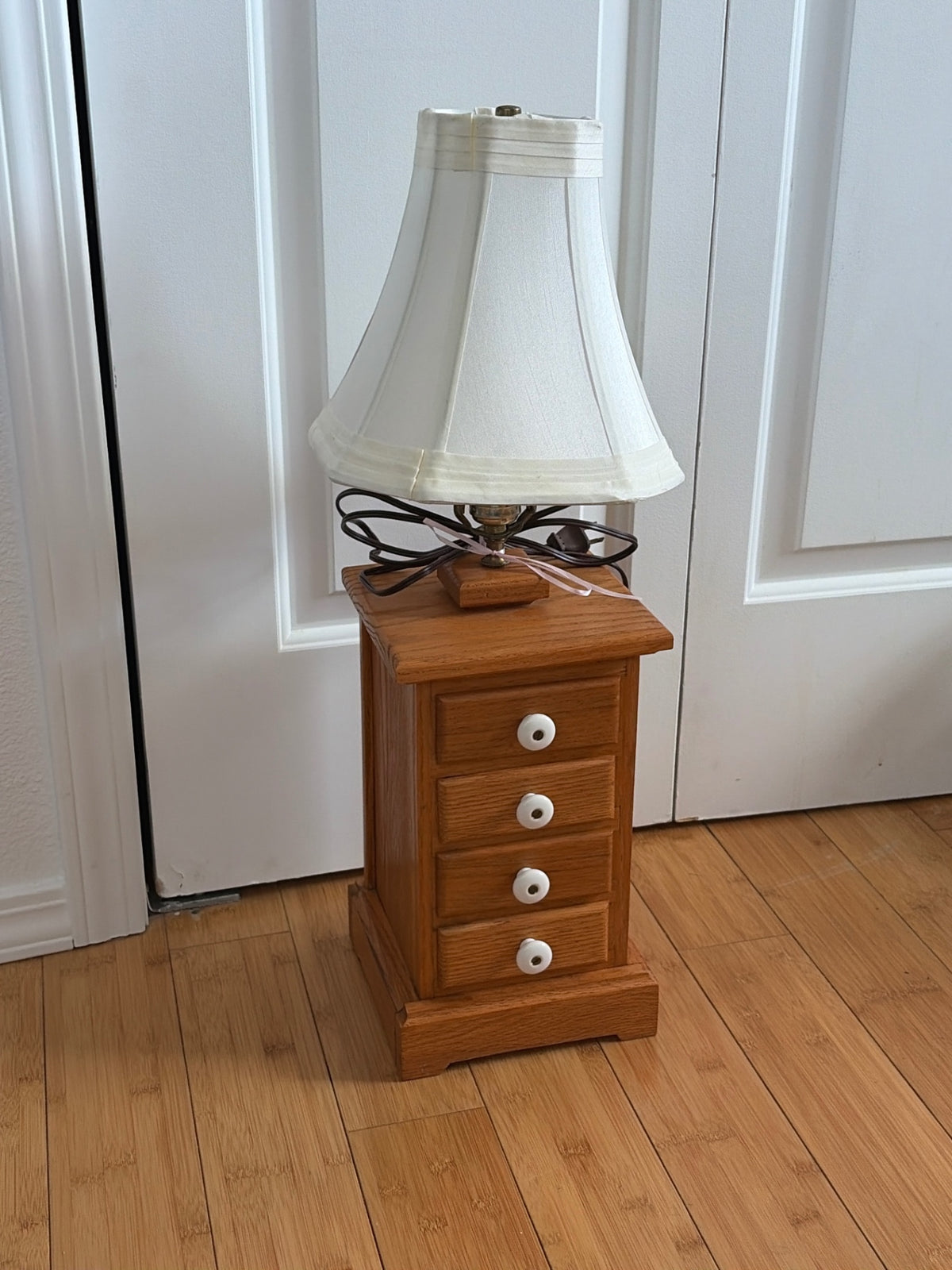 Granny Core wooden lamp with drawers