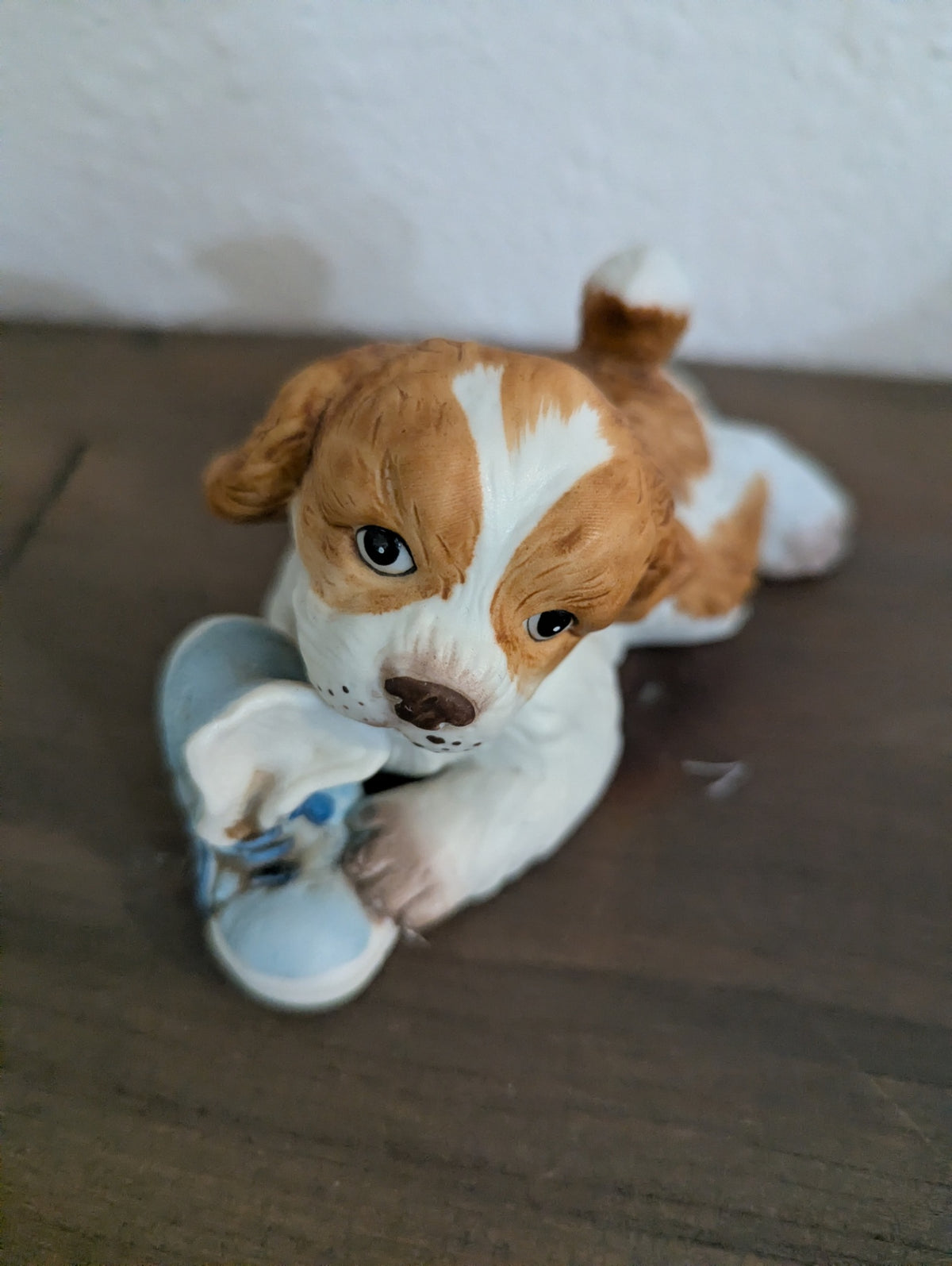 Vtg. Enesco Playful.Puppy Fogurine