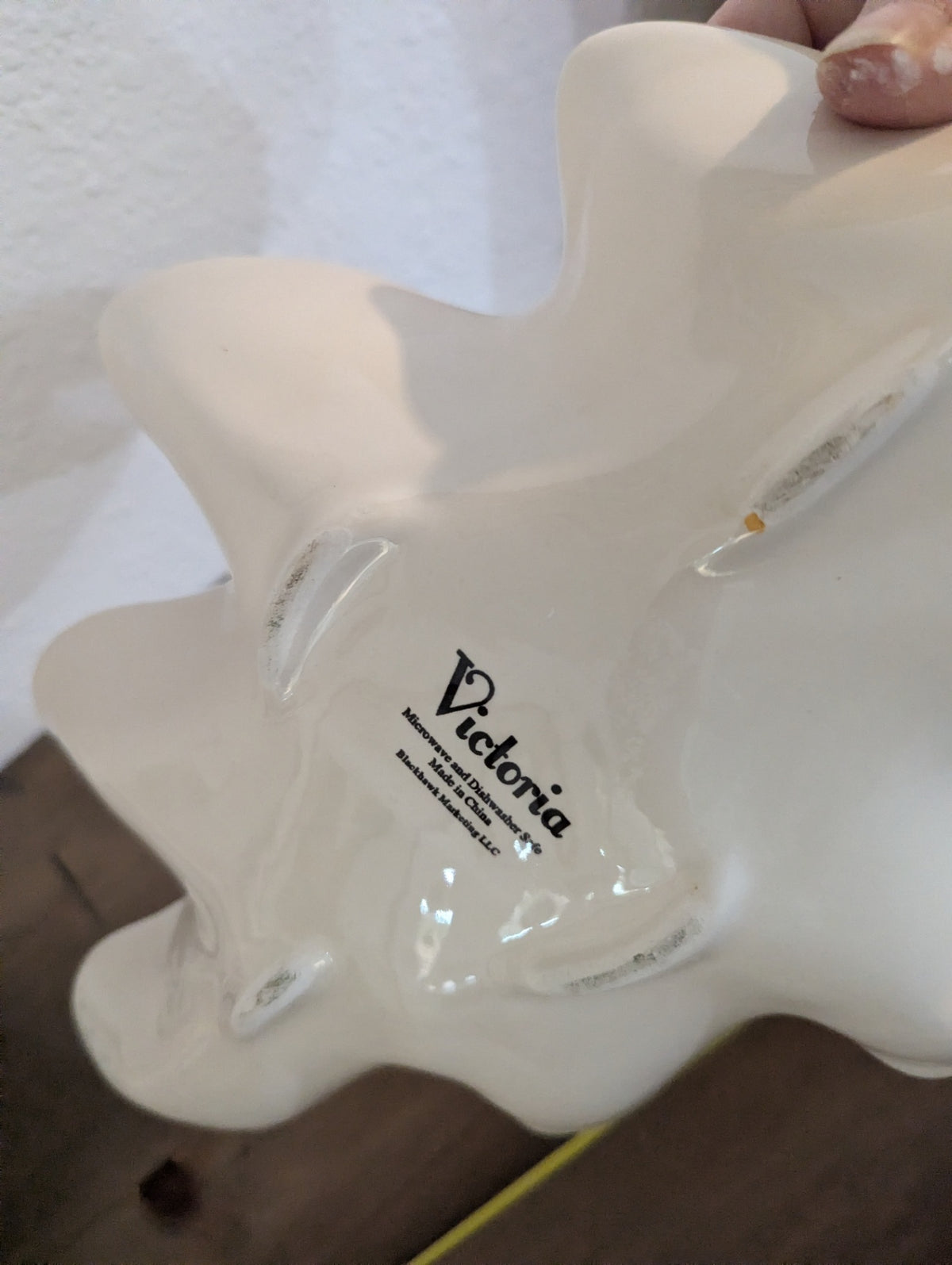 Ivory Glazed Ceramic Leaf Bowl
