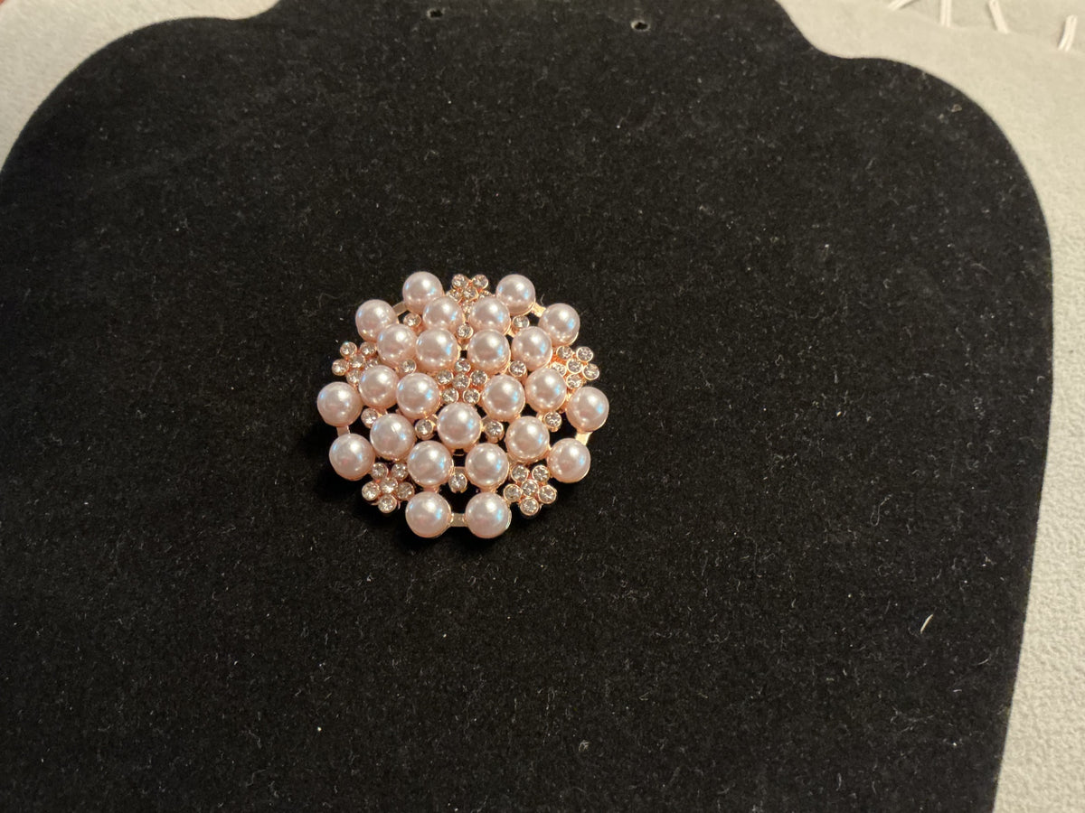 FASHION BROOCH