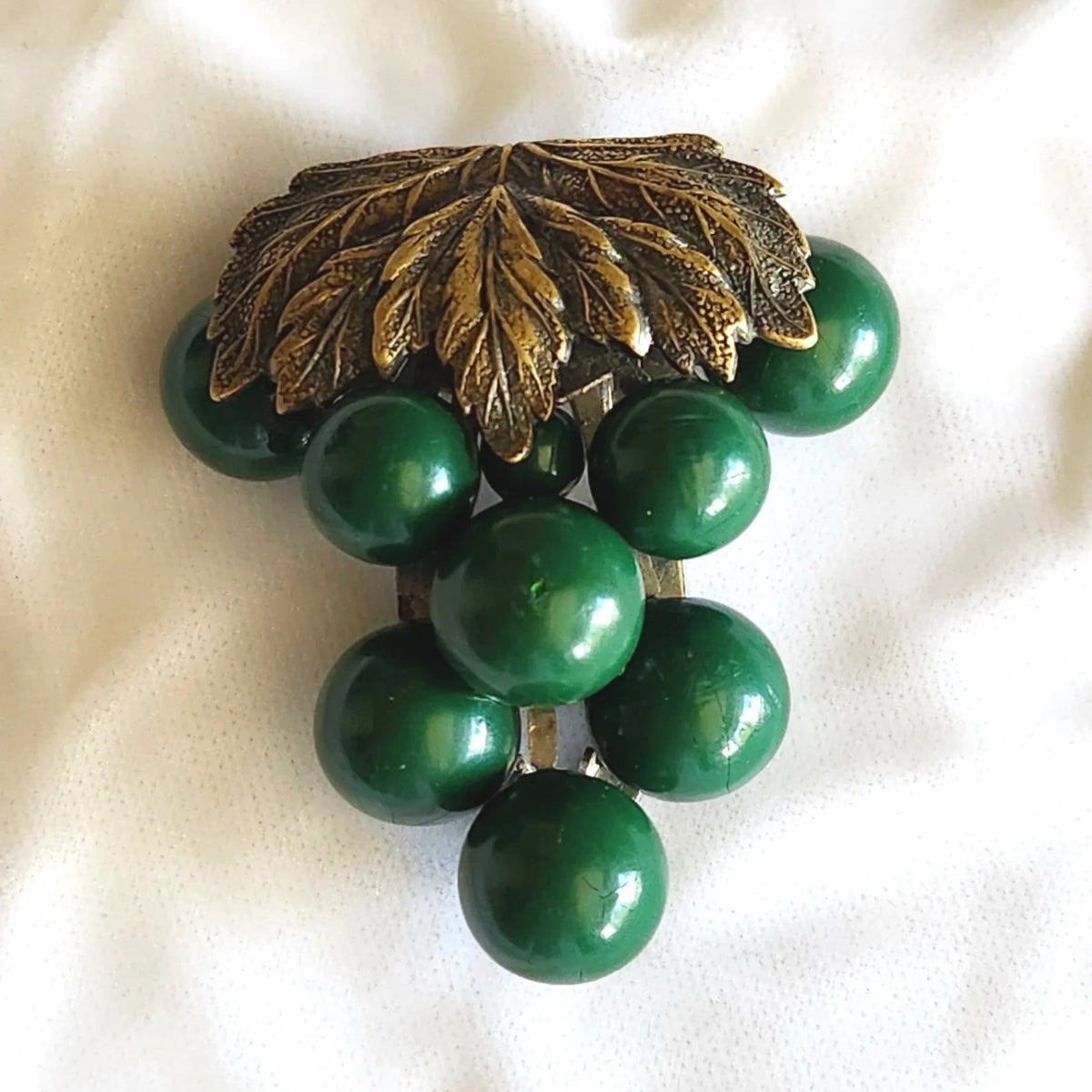 1930s Large Green Grapes Dress Clip