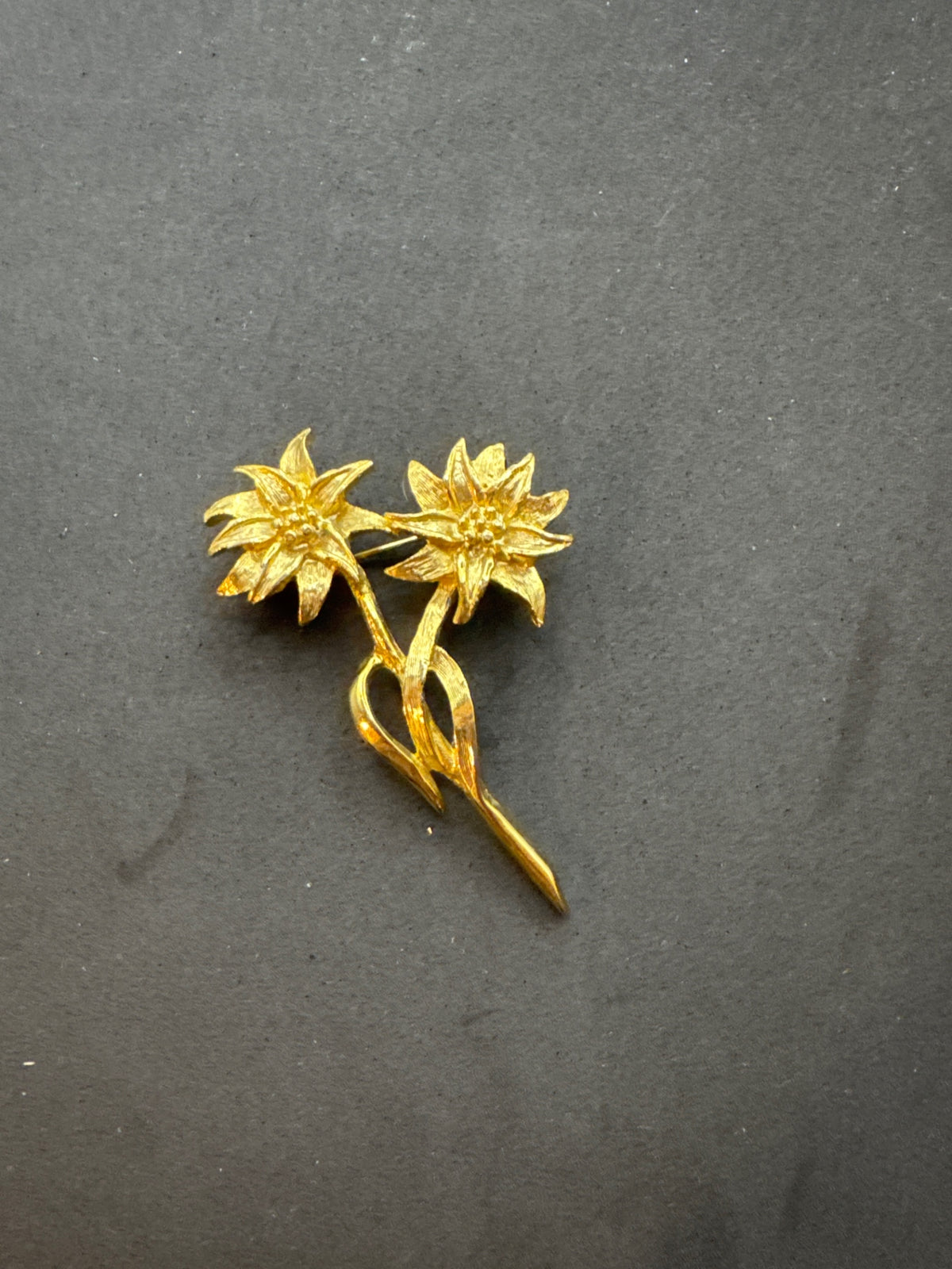 Sunflower brooch 