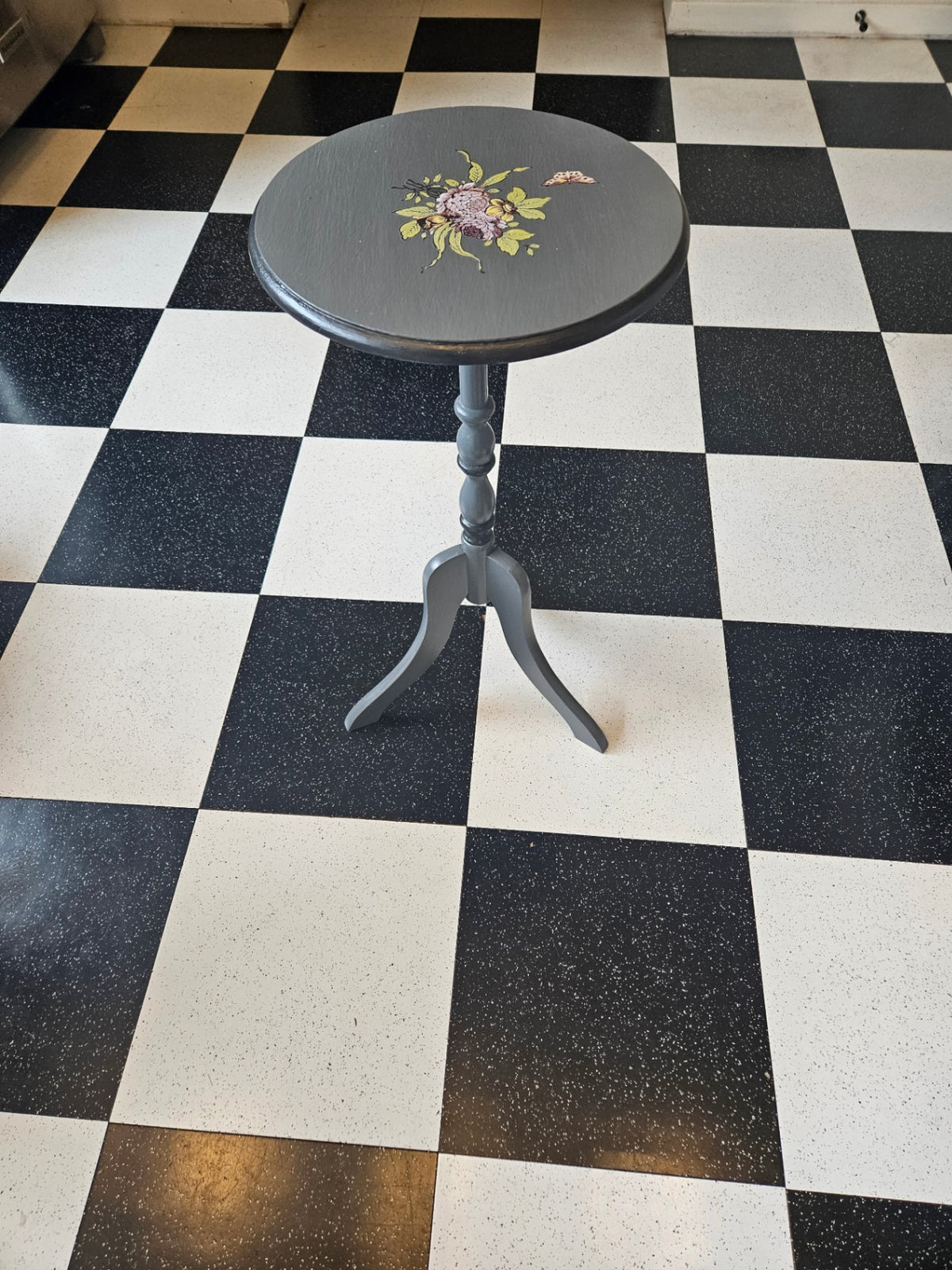 Small pedestal table gray/black w/ floral 12 in S approx