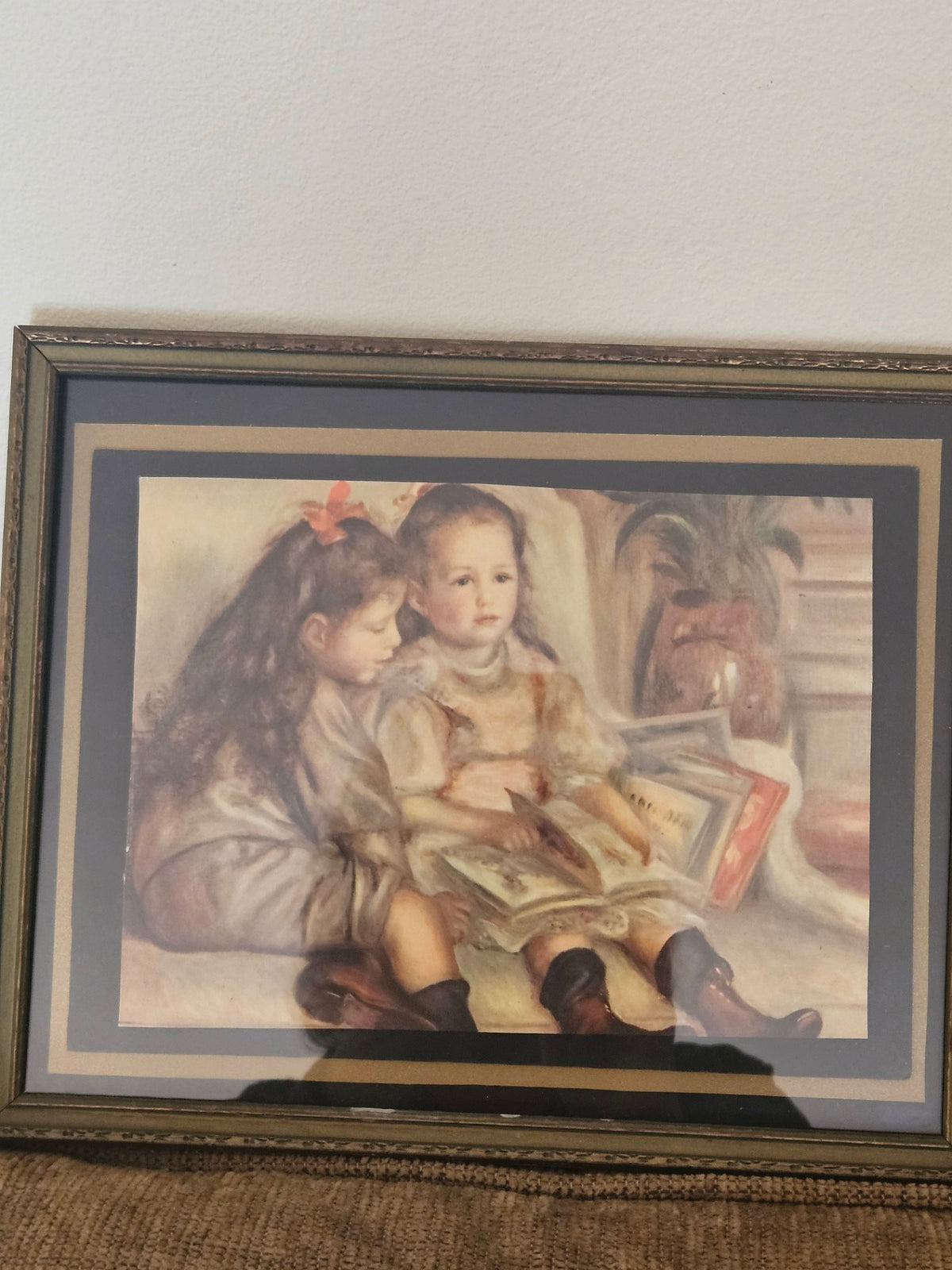 Ant/vint wood goldtone frame w/illus of Renoir 1895 pic 81/2×101/2 approx