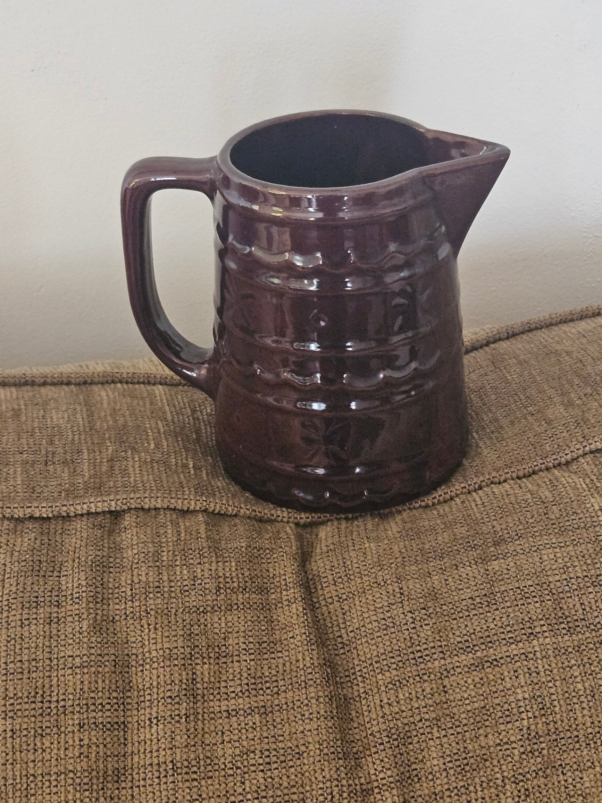 Vint Harcrest stoneware pitcher brown glaze 6 in tall approx
