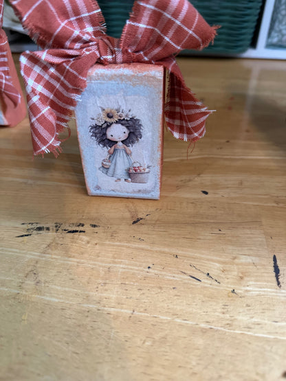 Small wood blocks with dolls