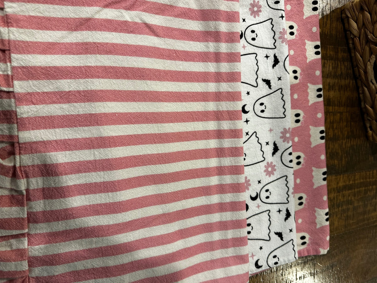 Pink Halloween hand towels