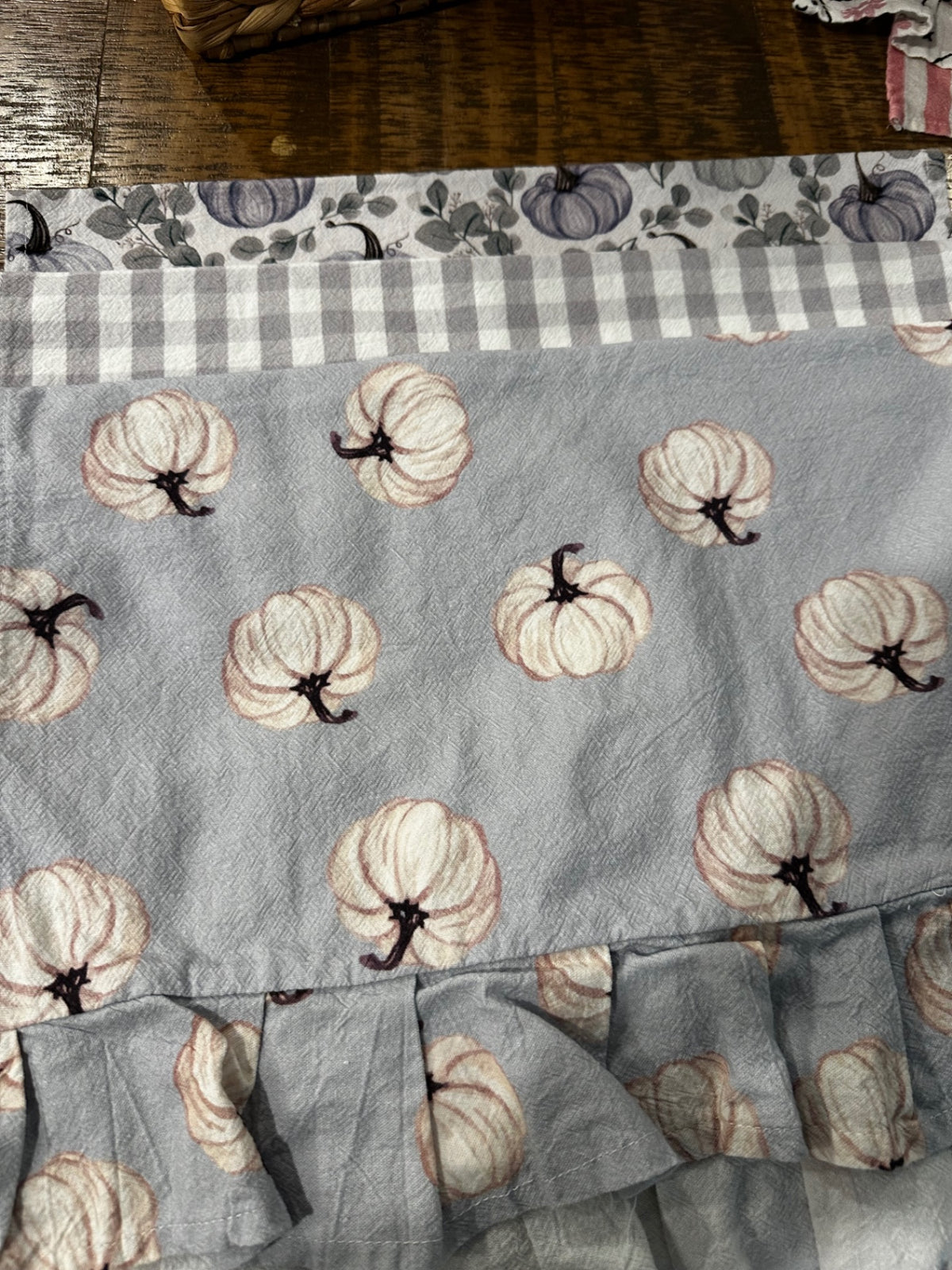 Blue fall hand towels