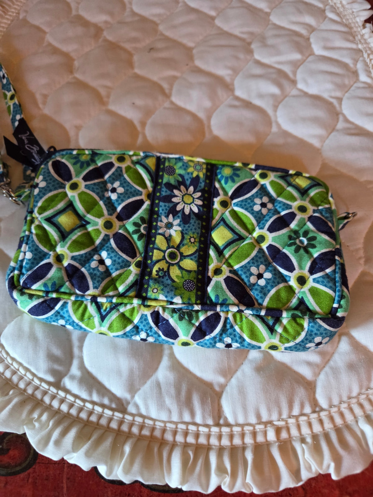 Vera Bradley daisy wristlet