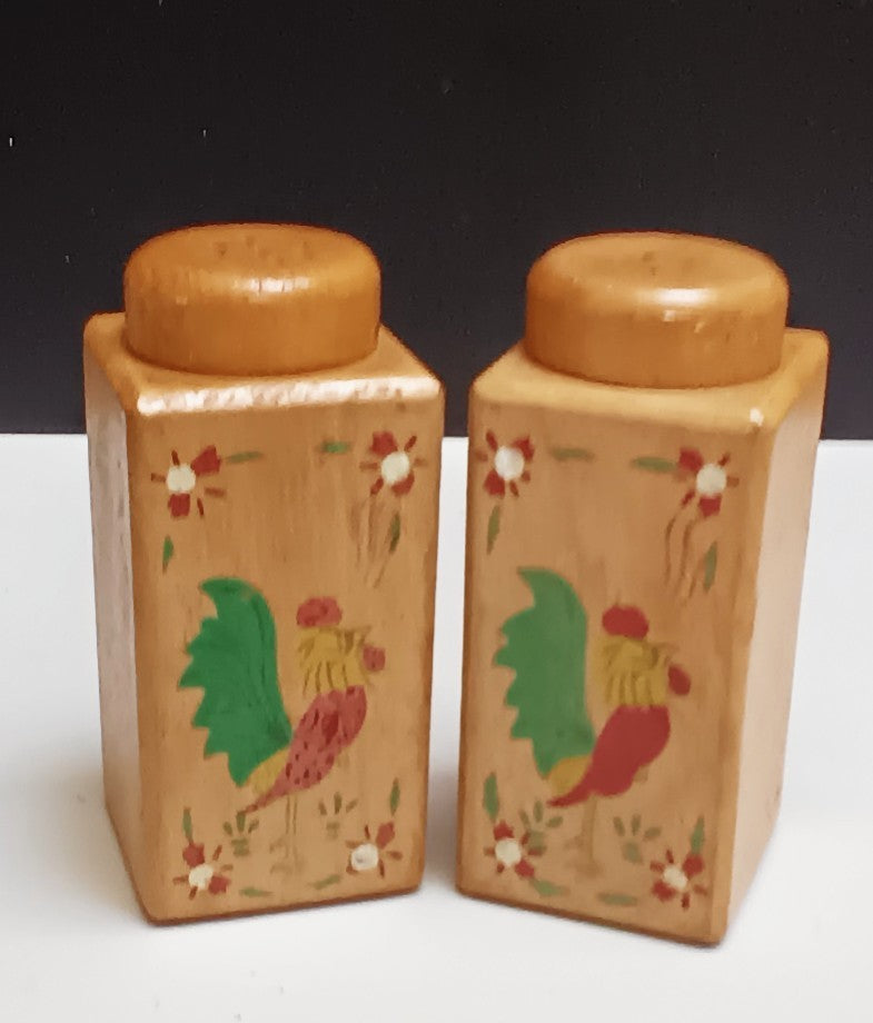 Vtg Wooden Salt & Pepper w/Rooster Motif