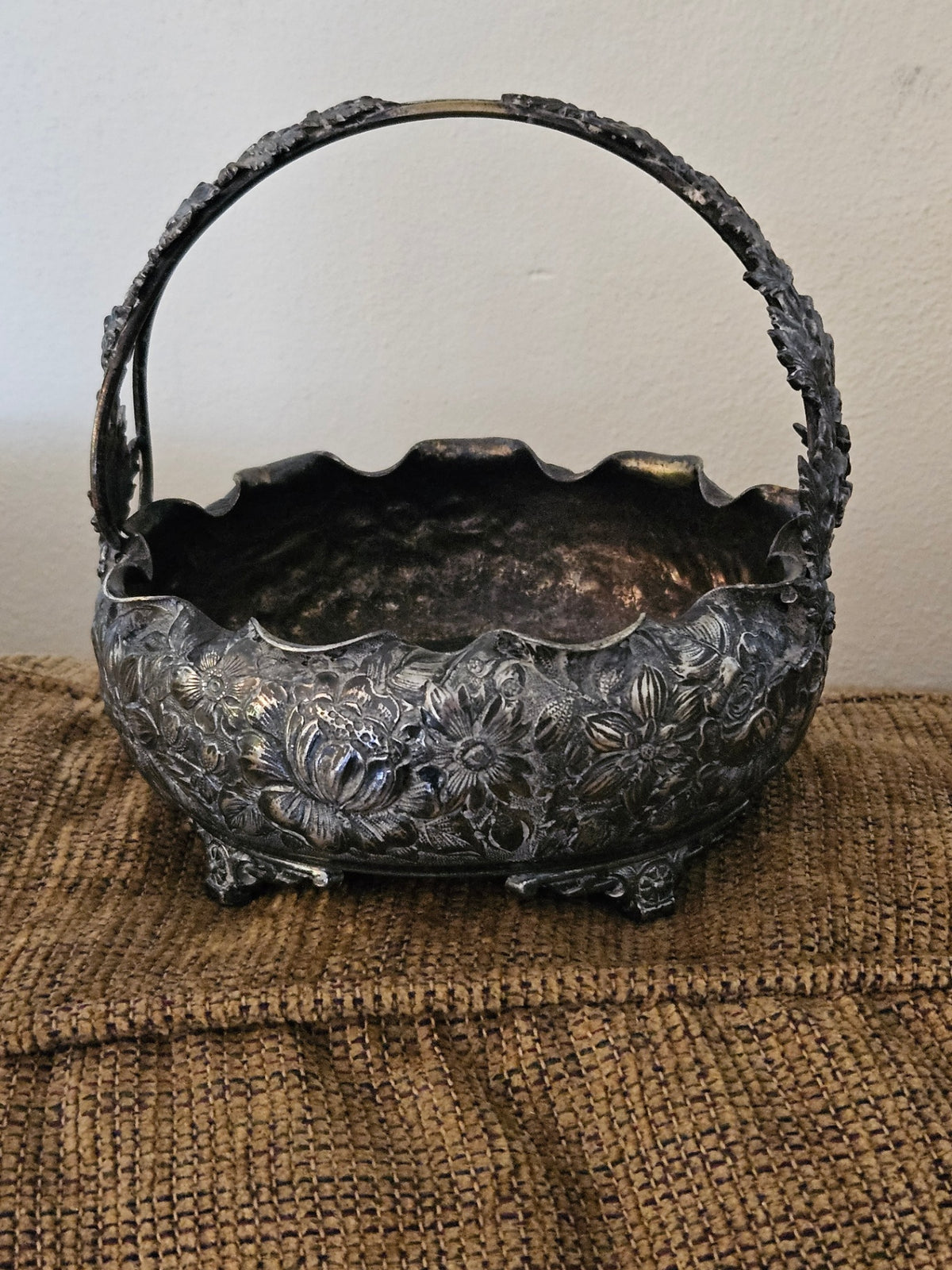 Vint sp Repousse style basket 6 in approx