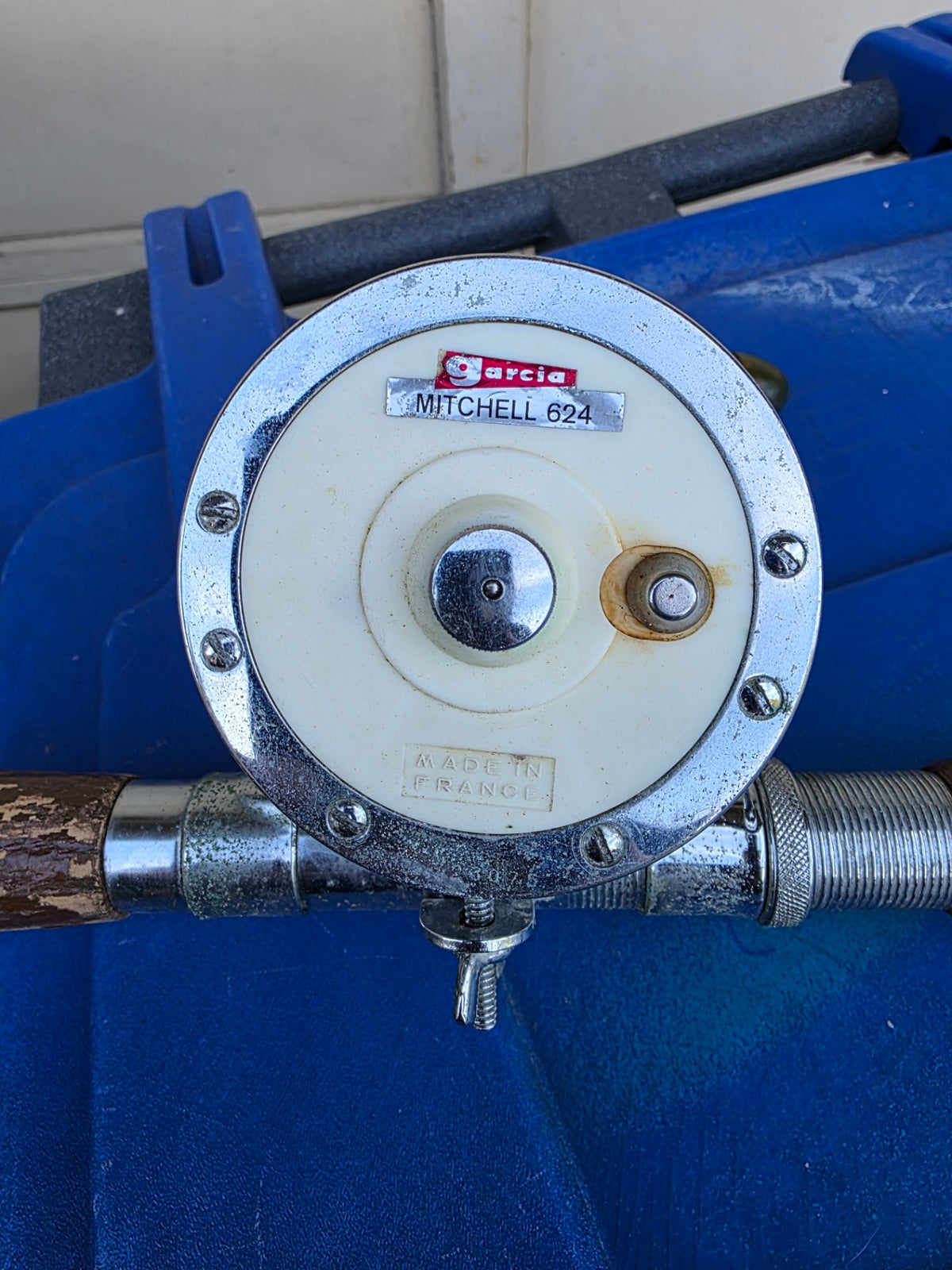 OCEAN TROLLING ROD/REEL COMBO... GARCIA MITCHELL 624 REEL WITH 6 FT 6 IN TROLLING ROD.