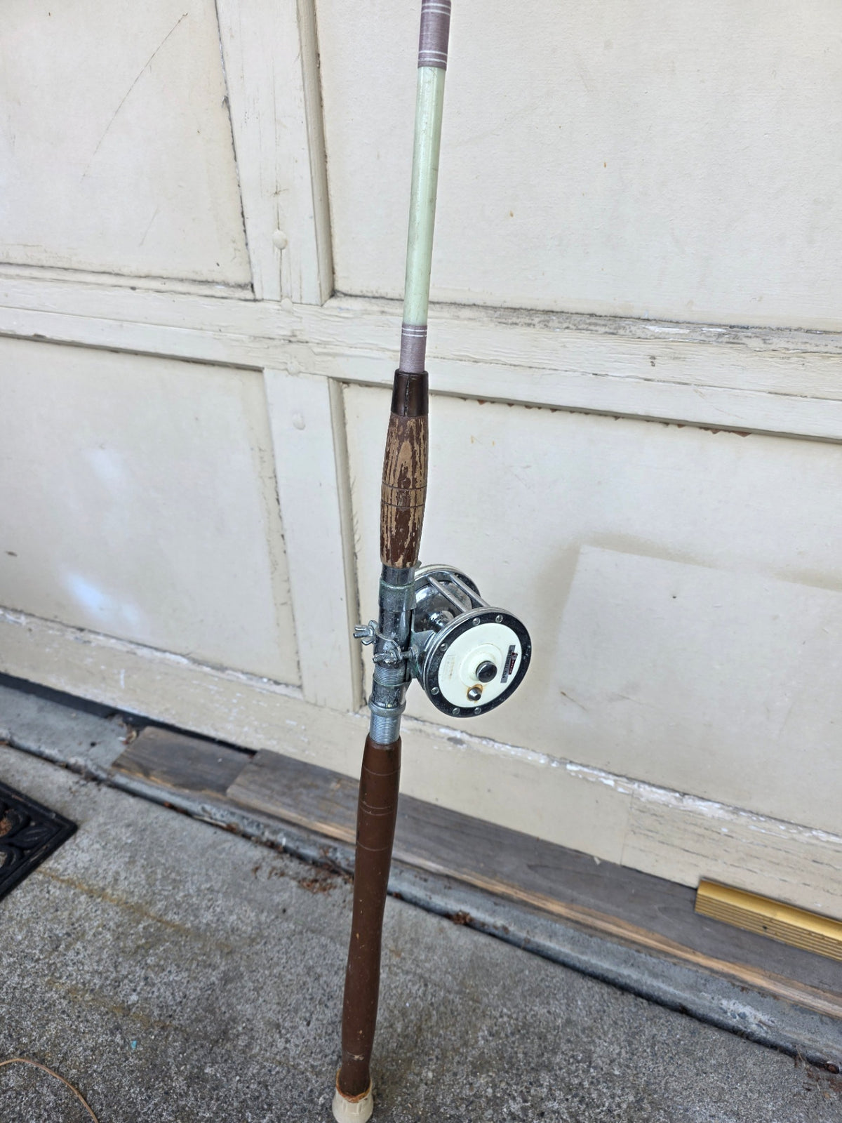 OCEAN TROLLING ROD/REEL COMBO... GARCIA MITCHELL 624 REEL WITH 6 FT 6 IN TROLLING ROD.