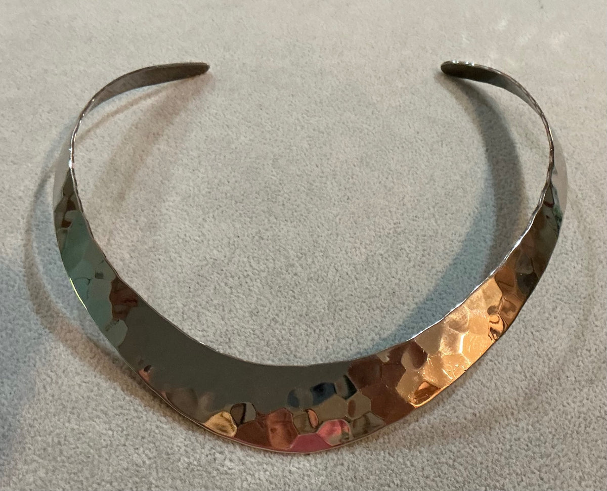 CUFF CHOKER