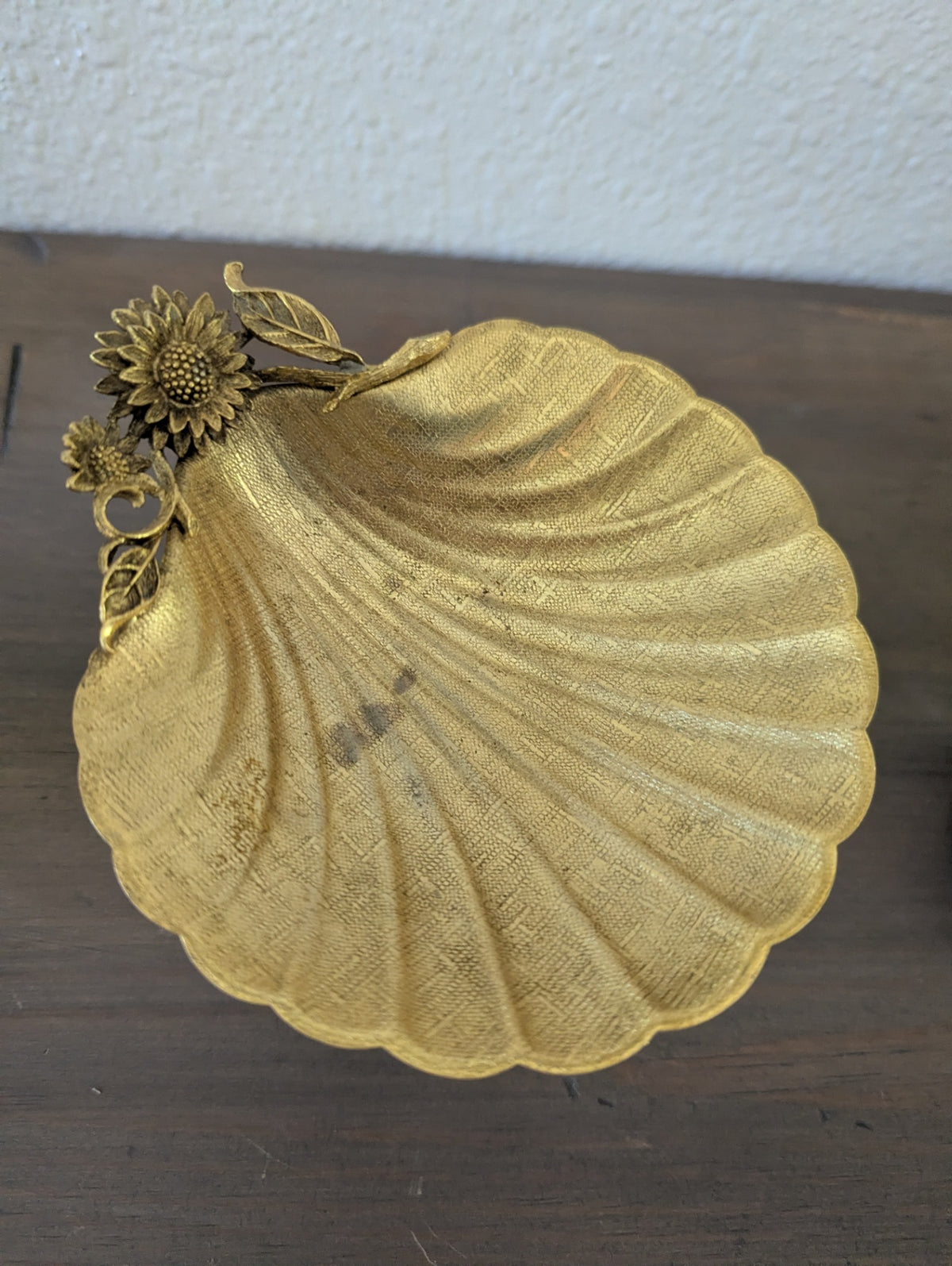 Vtg. Hollywood Regency Metal Sea Shell Pedestal Vanity Dish