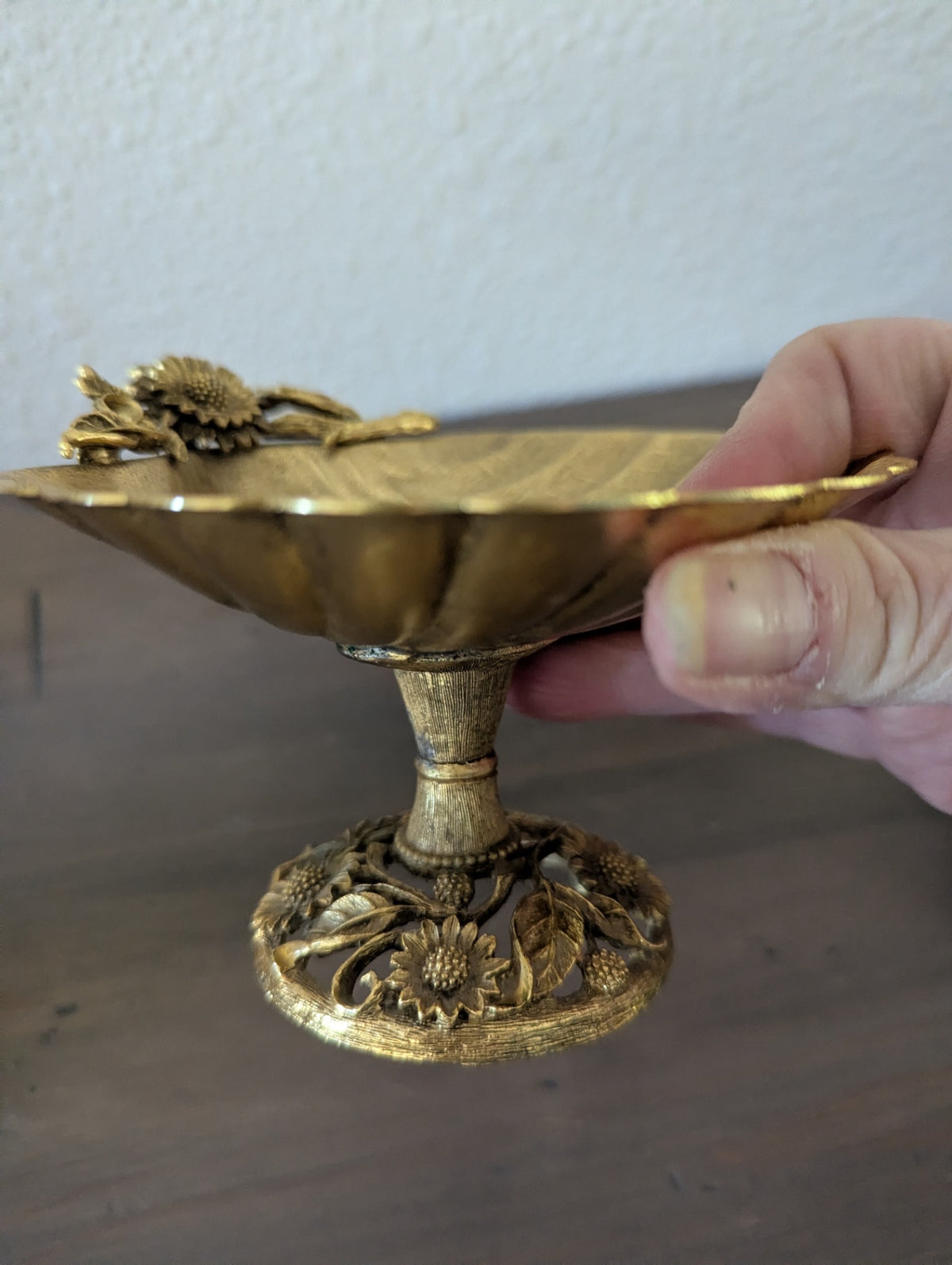 Vtg. Hollywood Regency Metal Sea Shell Pedestal Vanity Dish