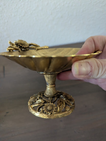 Vtg. Hollywood Regency Metal Sea Shell Pedestal Vanity Dish