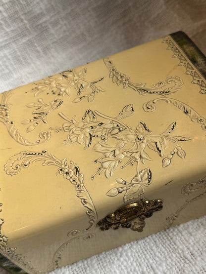 Victorian antique dresser box c. 1880-1900