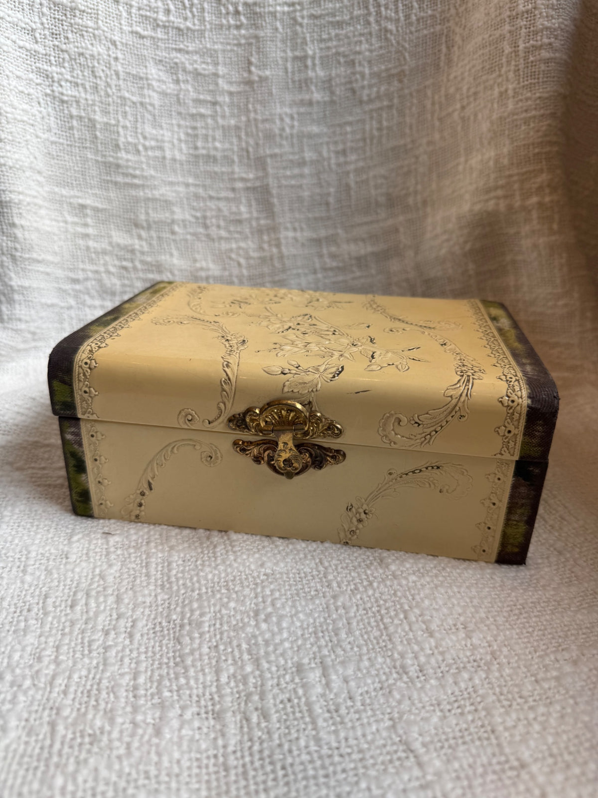 Victorian antique dresser box c. 1880-1900