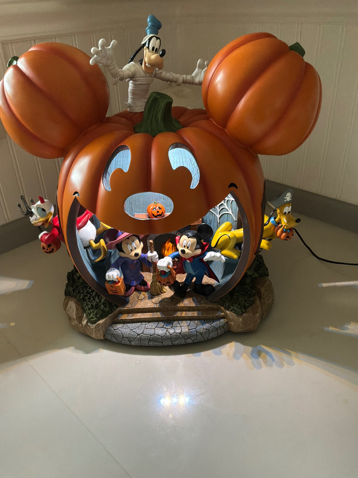 DISNEY Mickey & Friends Pumpkin House