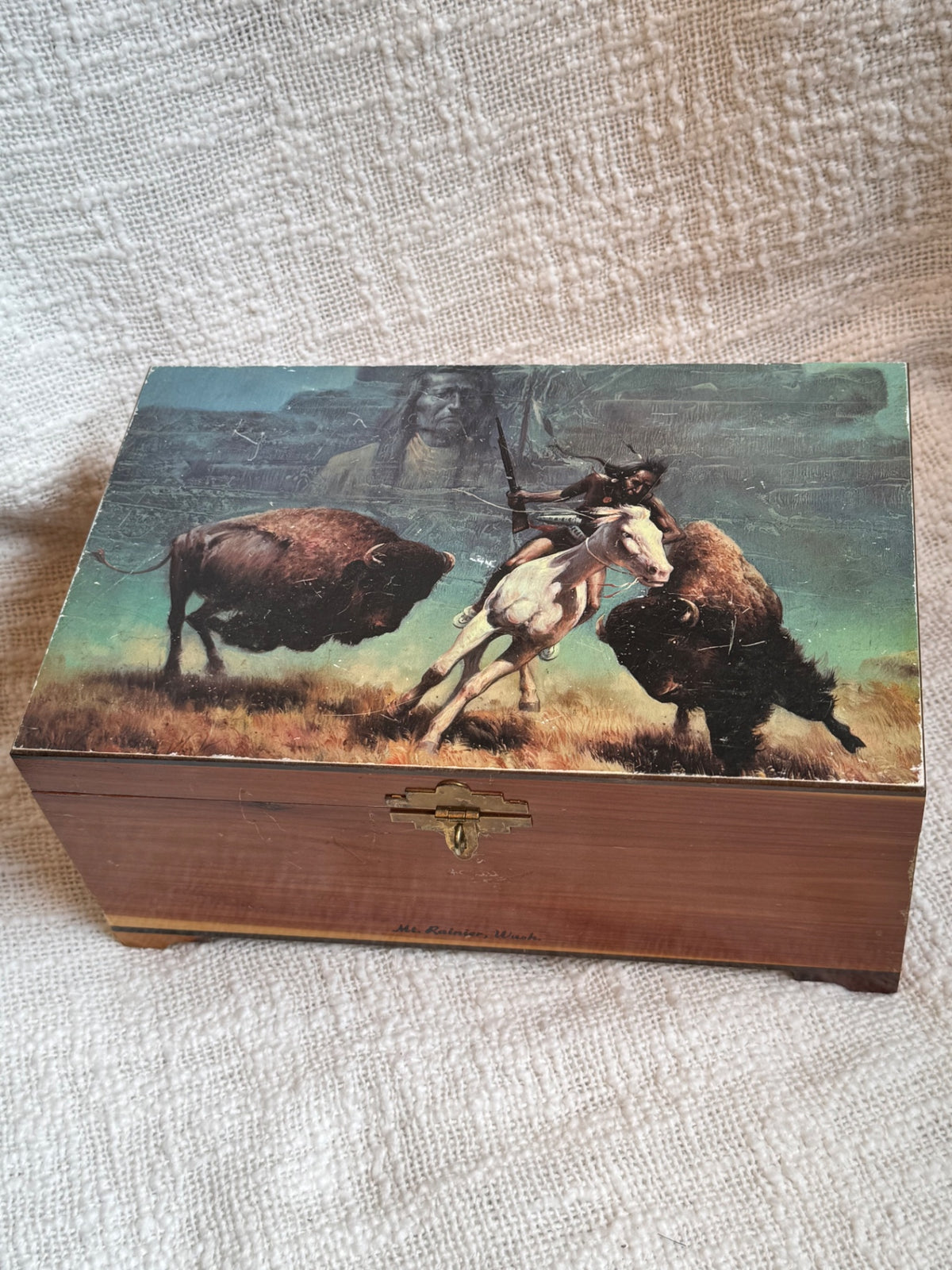 Mt. Rainier cedar wood box w/ buffalo hunt 