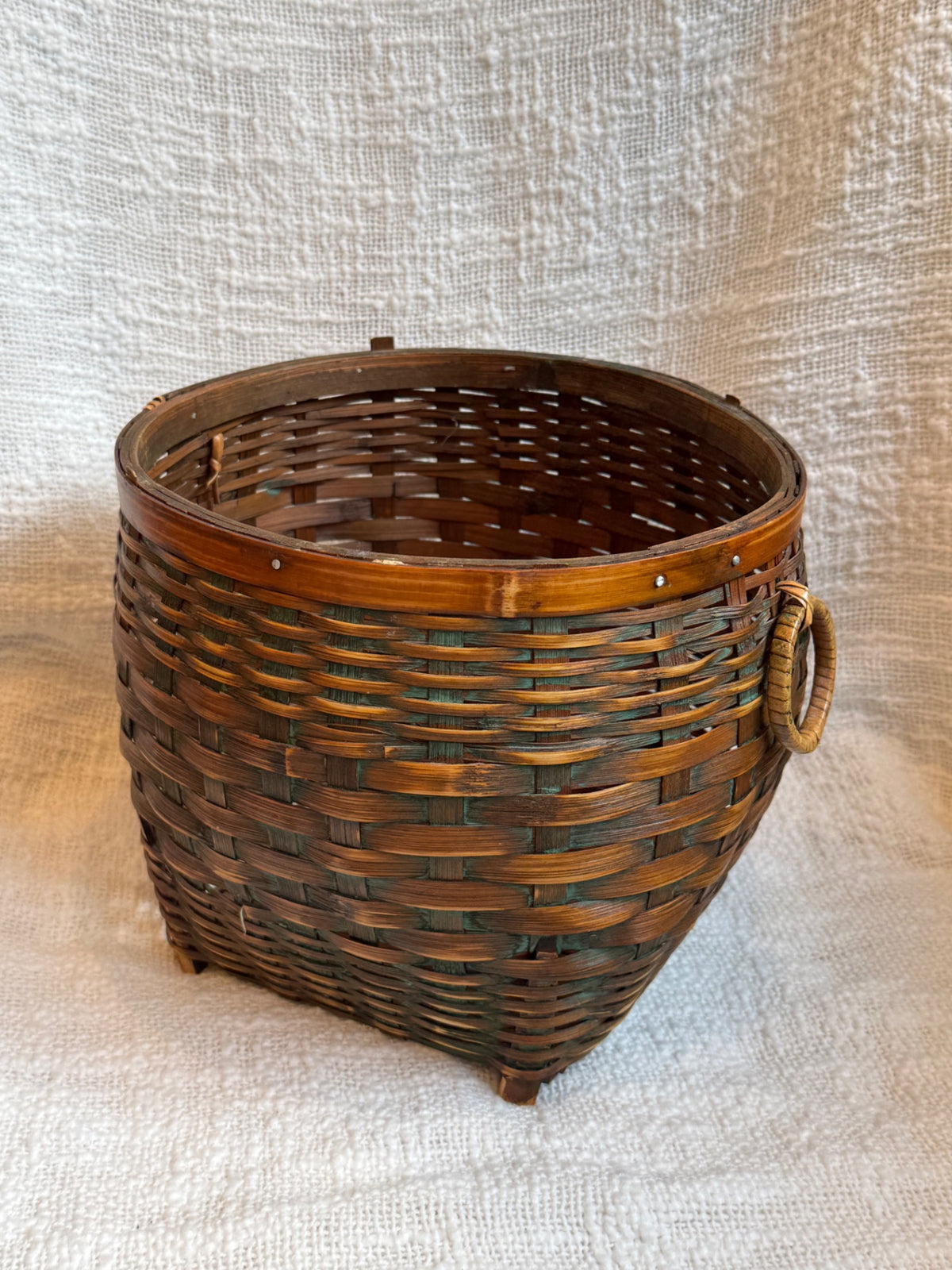 Vintage basket with 2 loop handles