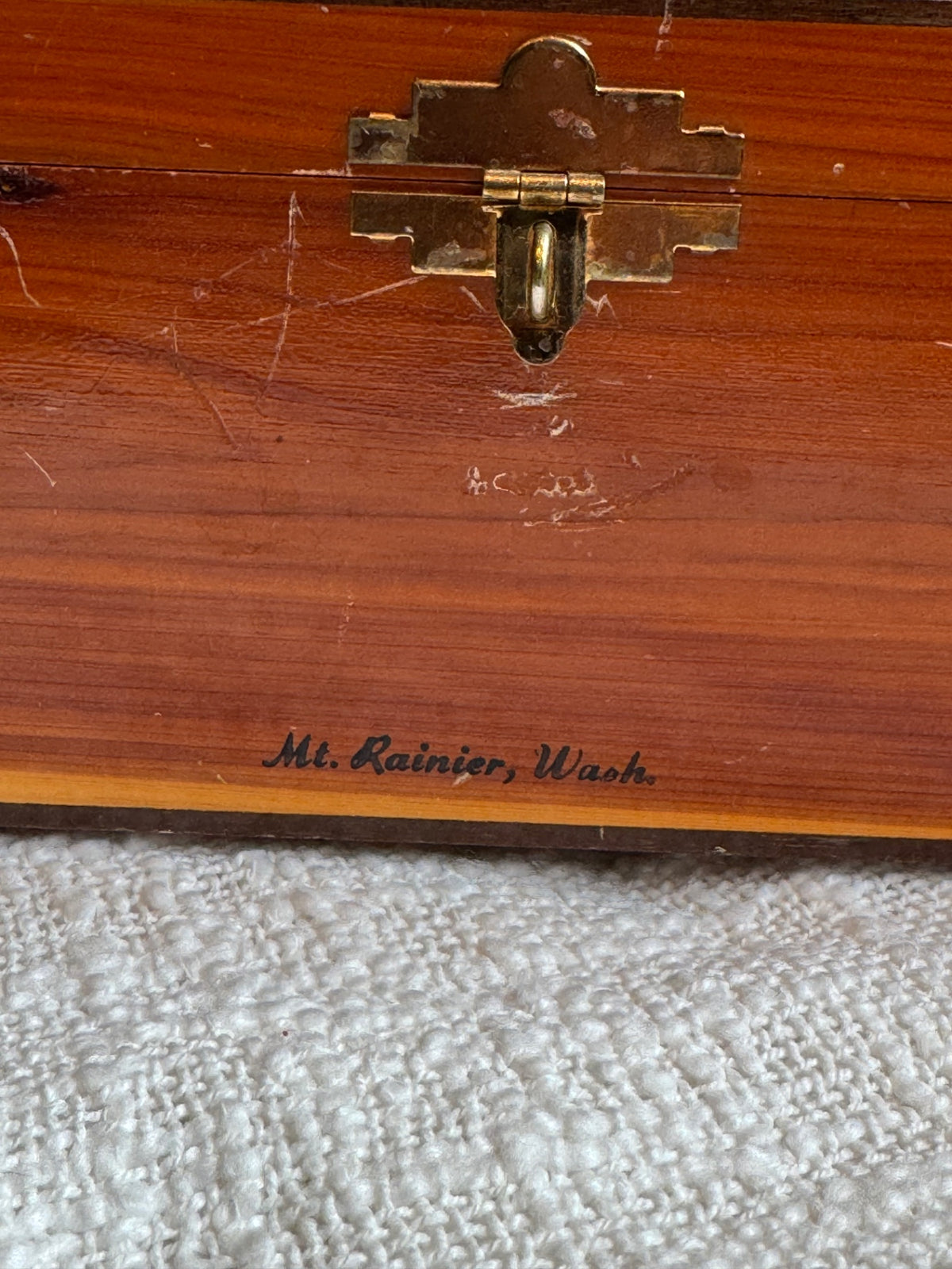 Mt. Rainier cedar wood box w/ buffalo hunt 