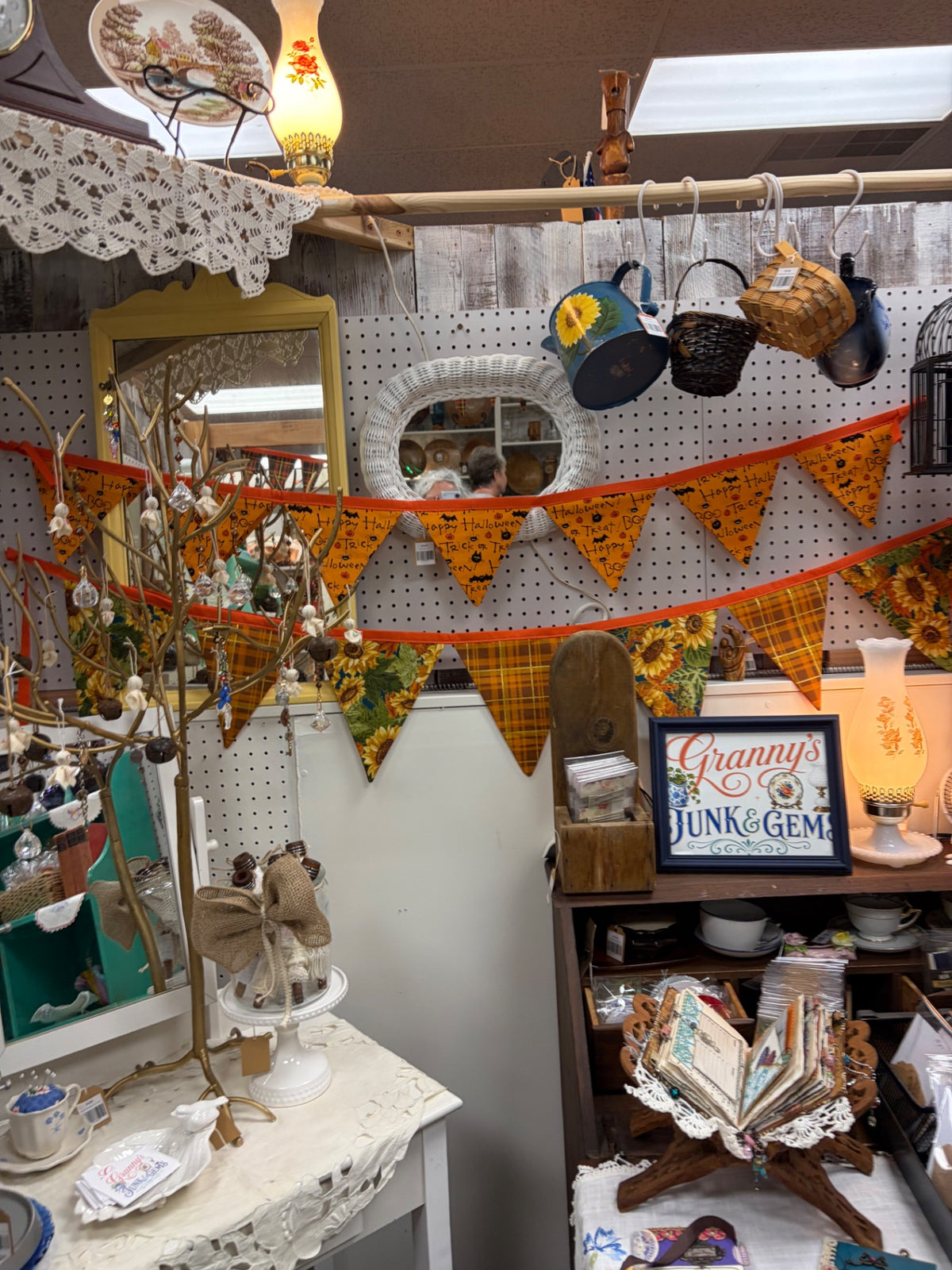 Seasonal bunting decor