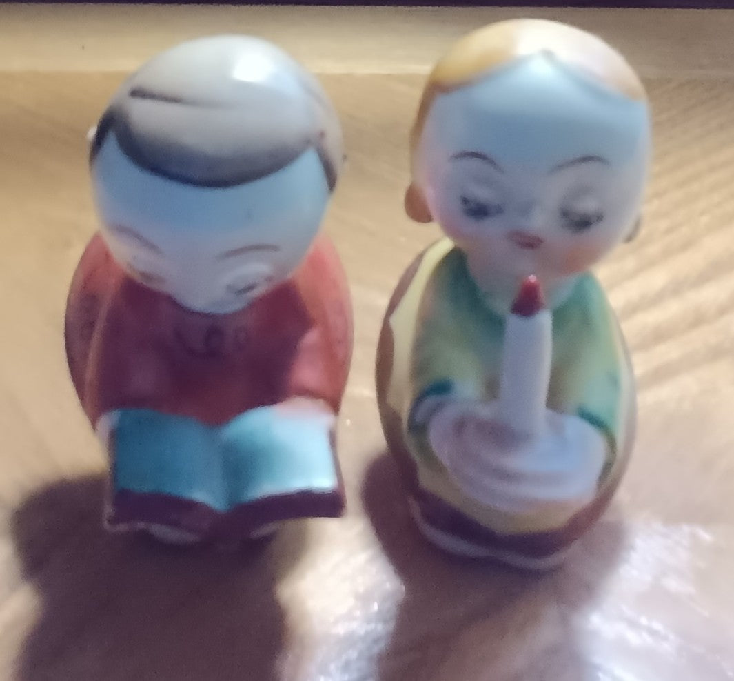 Antique Salt & Pepper Set Kneeling Children